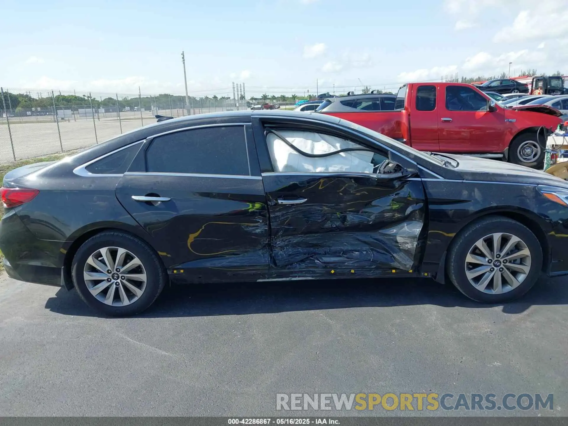 13 Photograph of a damaged car 5NPE34AF8KH732910 HYUNDAI SONATA 2019