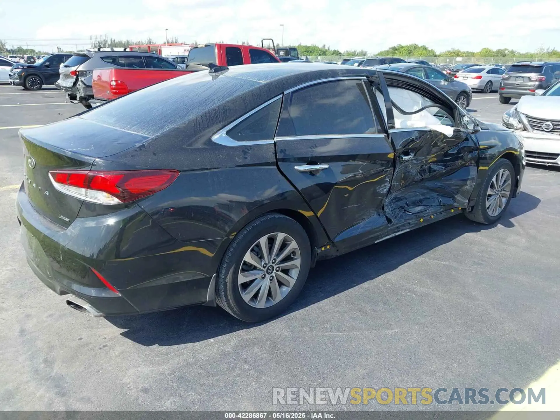 4 Photograph of a damaged car 5NPE34AF8KH732910 HYUNDAI SONATA 2019