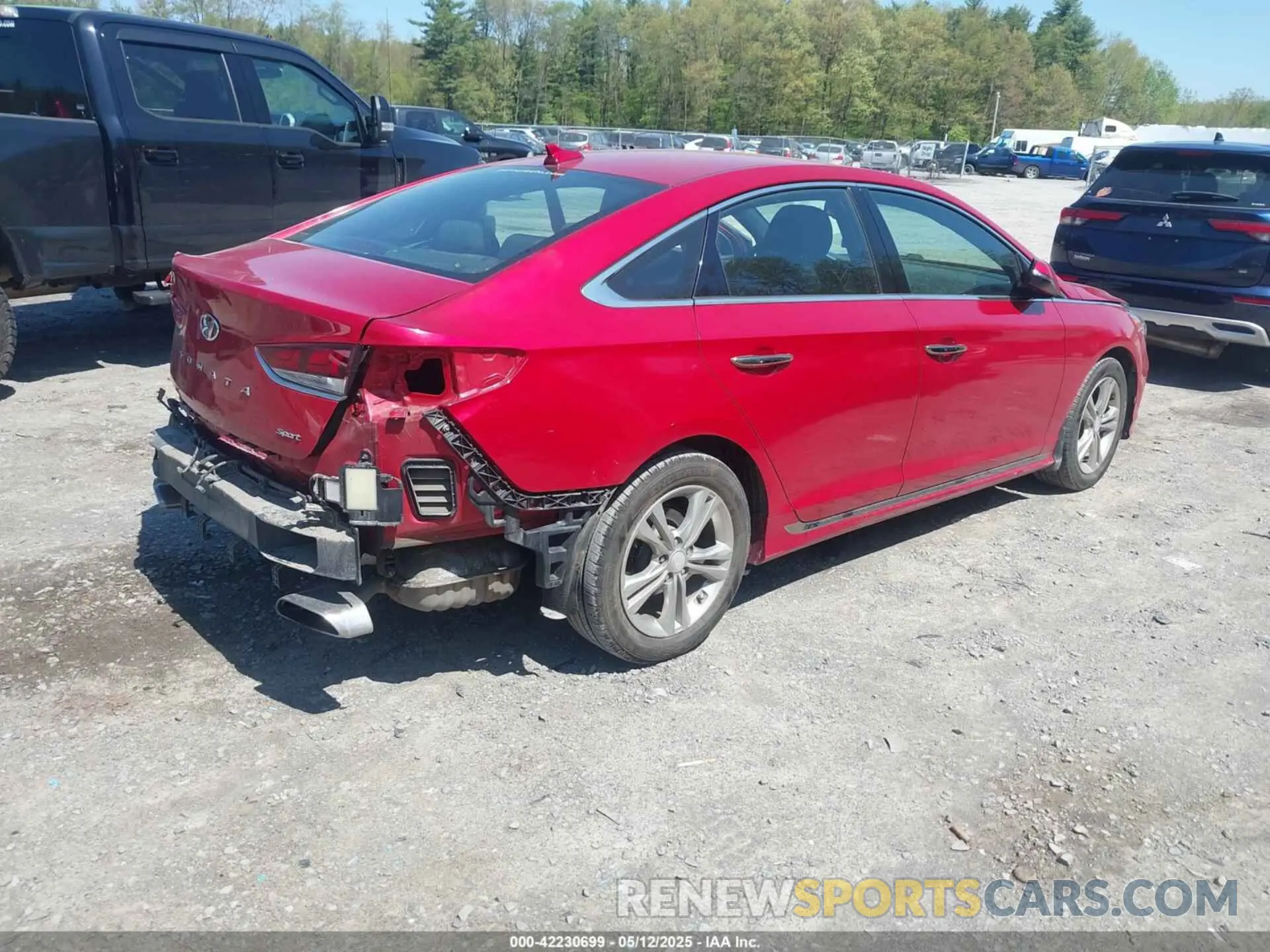 4 Photograph of a damaged car 5NPE34AF8KH733278 HYUNDAI SONATA 2019