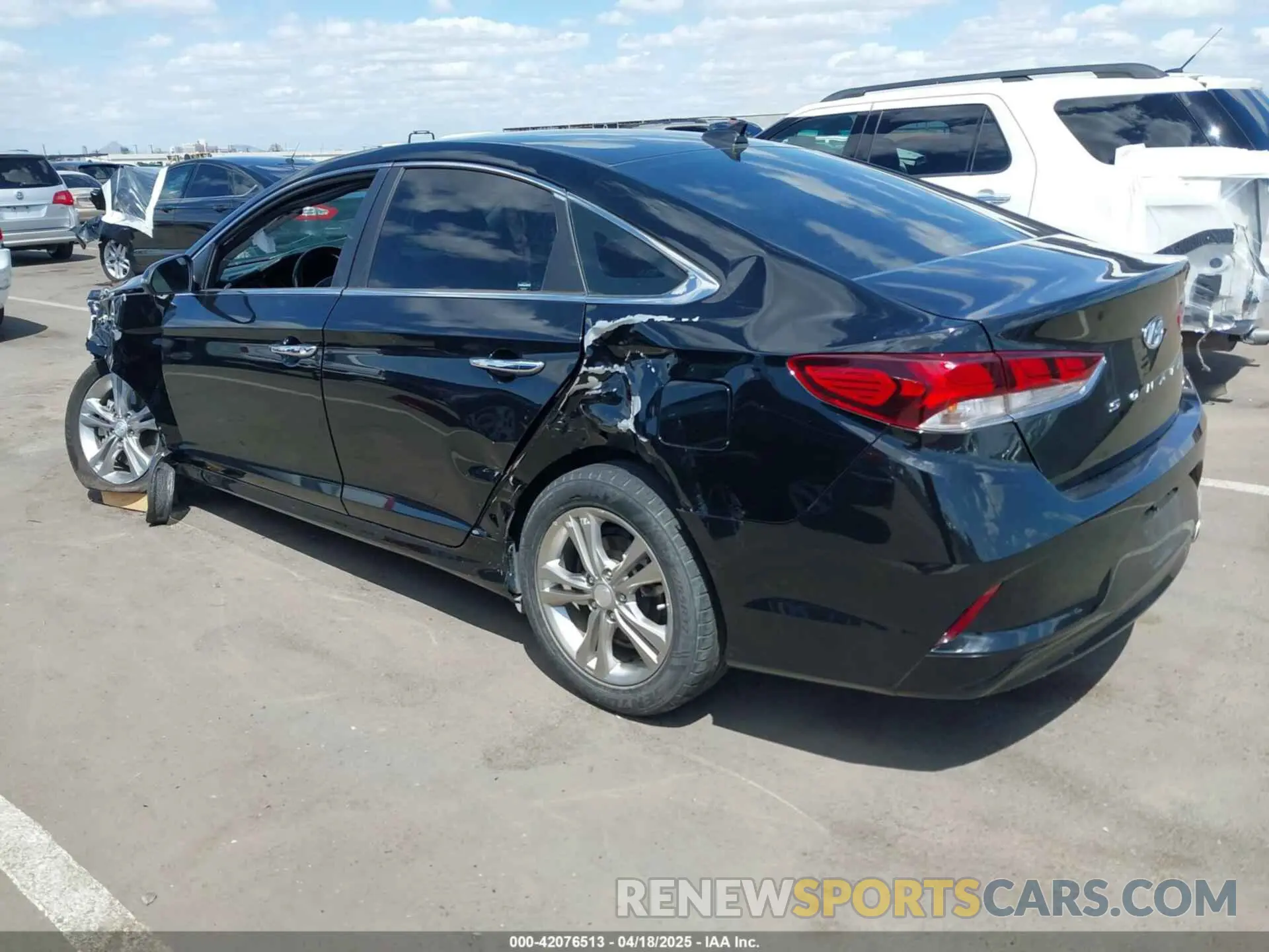 3 Photograph of a damaged car 5NPE34AF8KH739095 HYUNDAI SONATA 2019