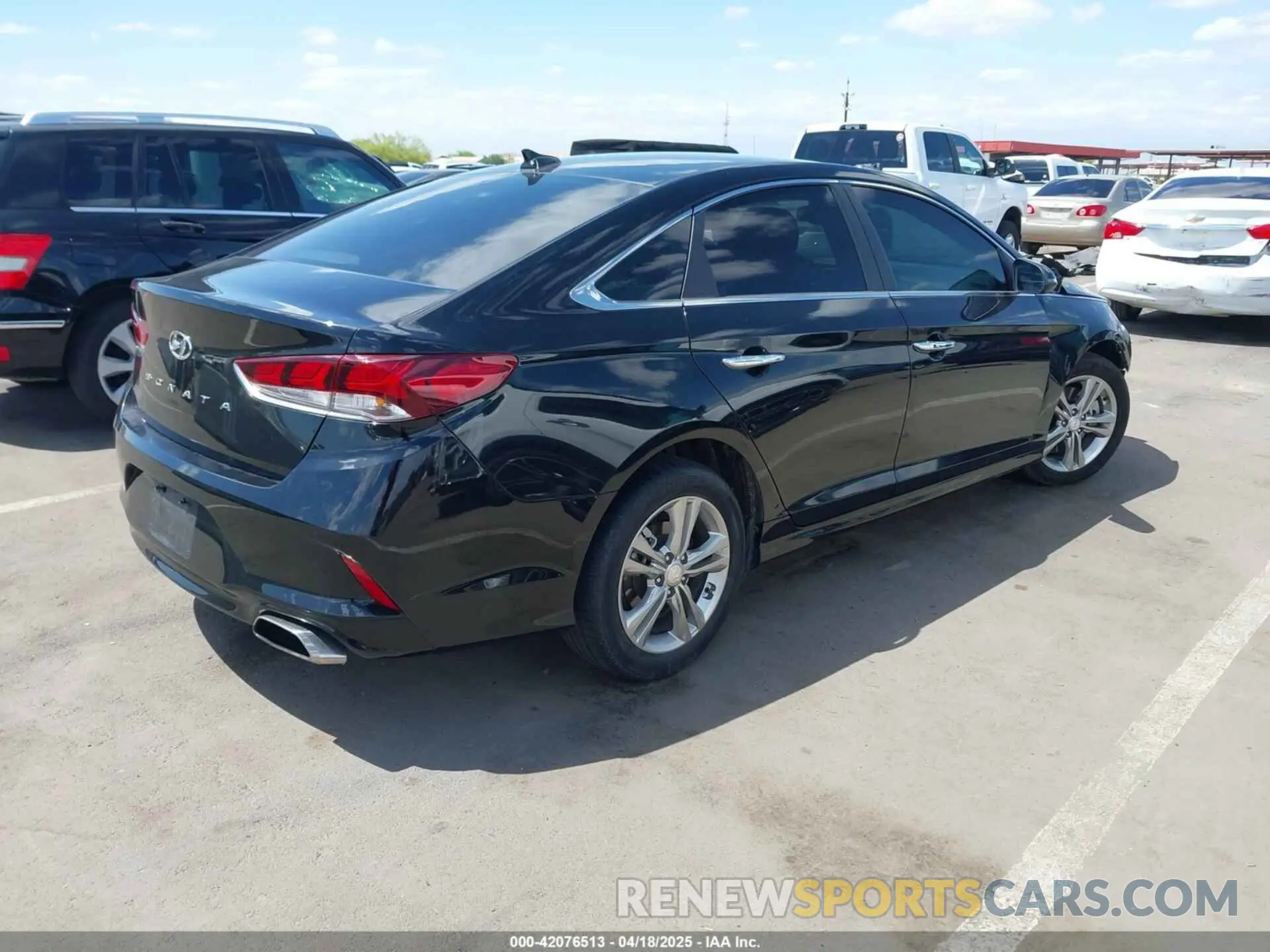 4 Photograph of a damaged car 5NPE34AF8KH739095 HYUNDAI SONATA 2019