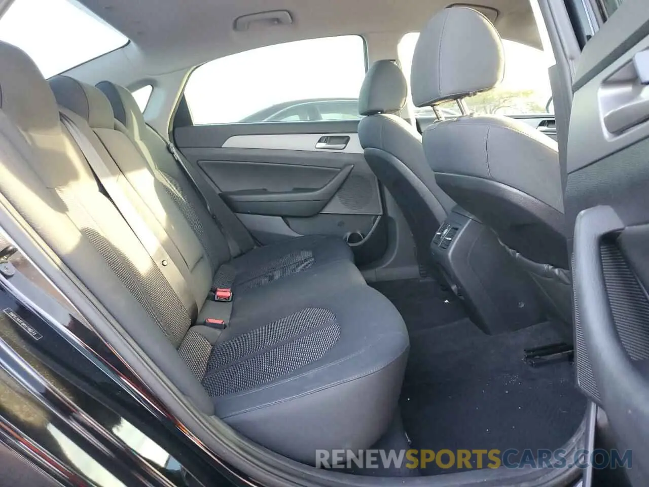 10 Photograph of a damaged car 5NPE34AF8KH746273 HYUNDAI SONATA 2019
