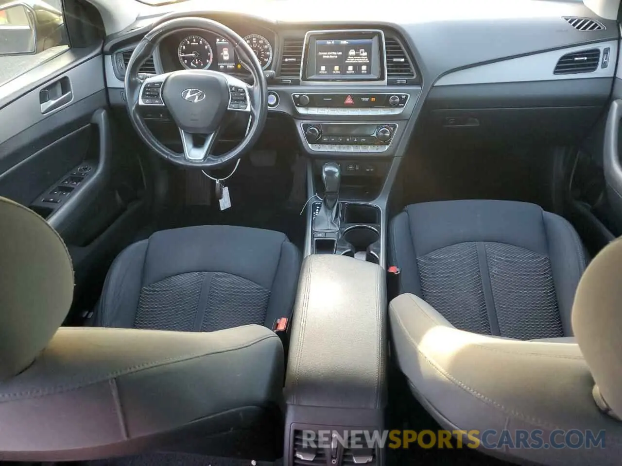 8 Photograph of a damaged car 5NPE34AF8KH746273 HYUNDAI SONATA 2019