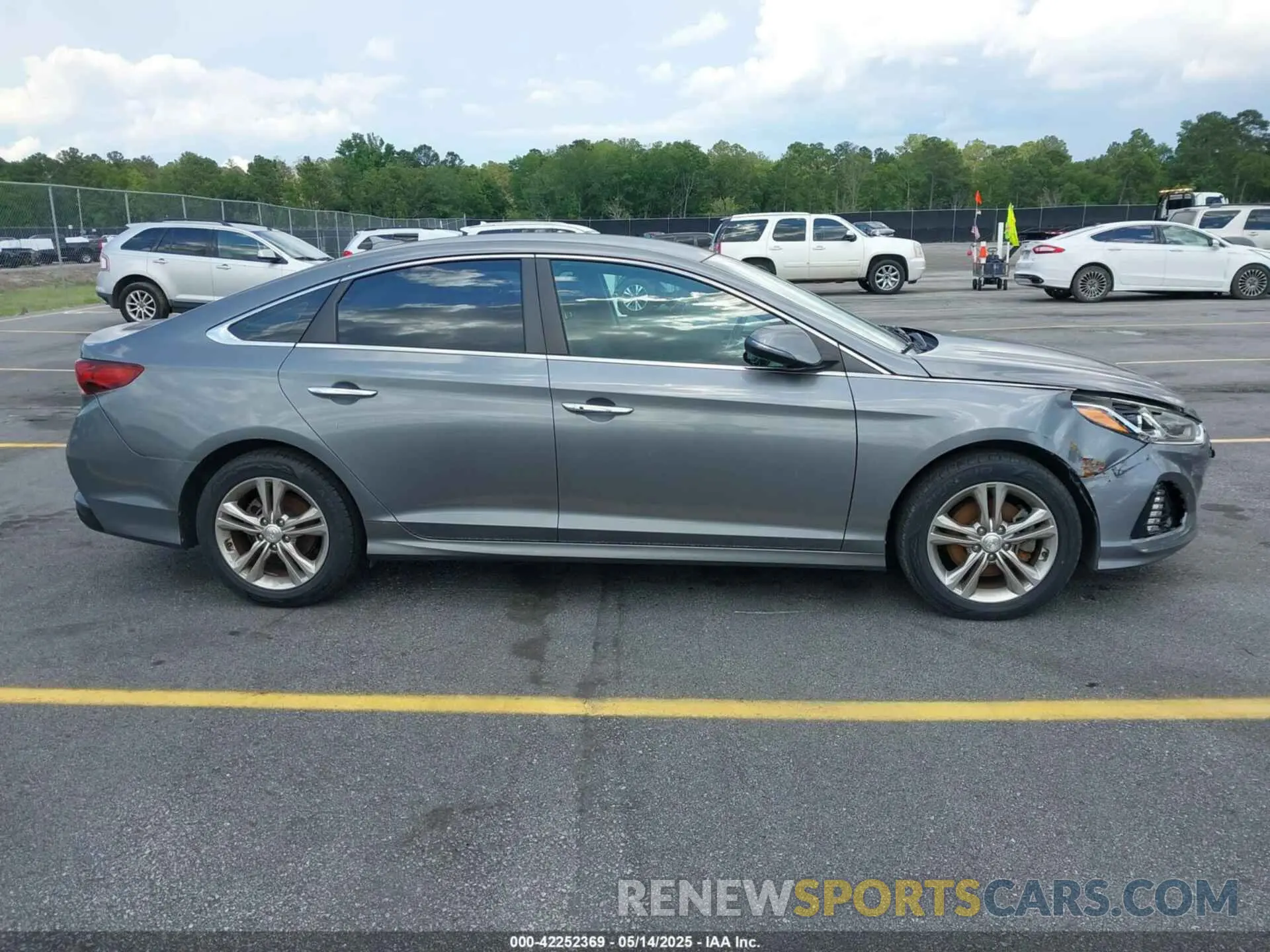 12 Photograph of a damaged car 5NPE34AF8KH747665 HYUNDAI SONATA 2019