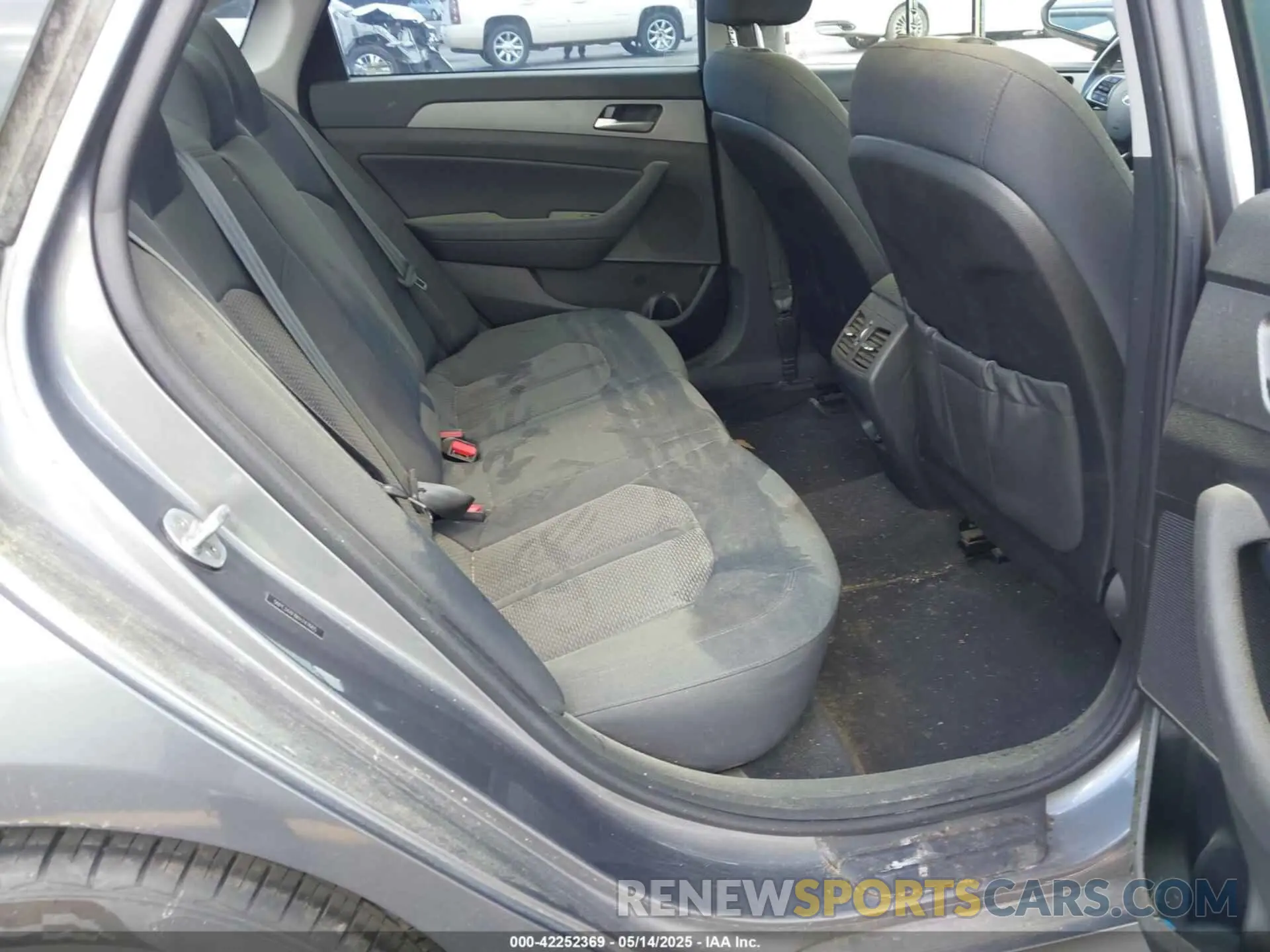 8 Photograph of a damaged car 5NPE34AF8KH747665 HYUNDAI SONATA 2019
