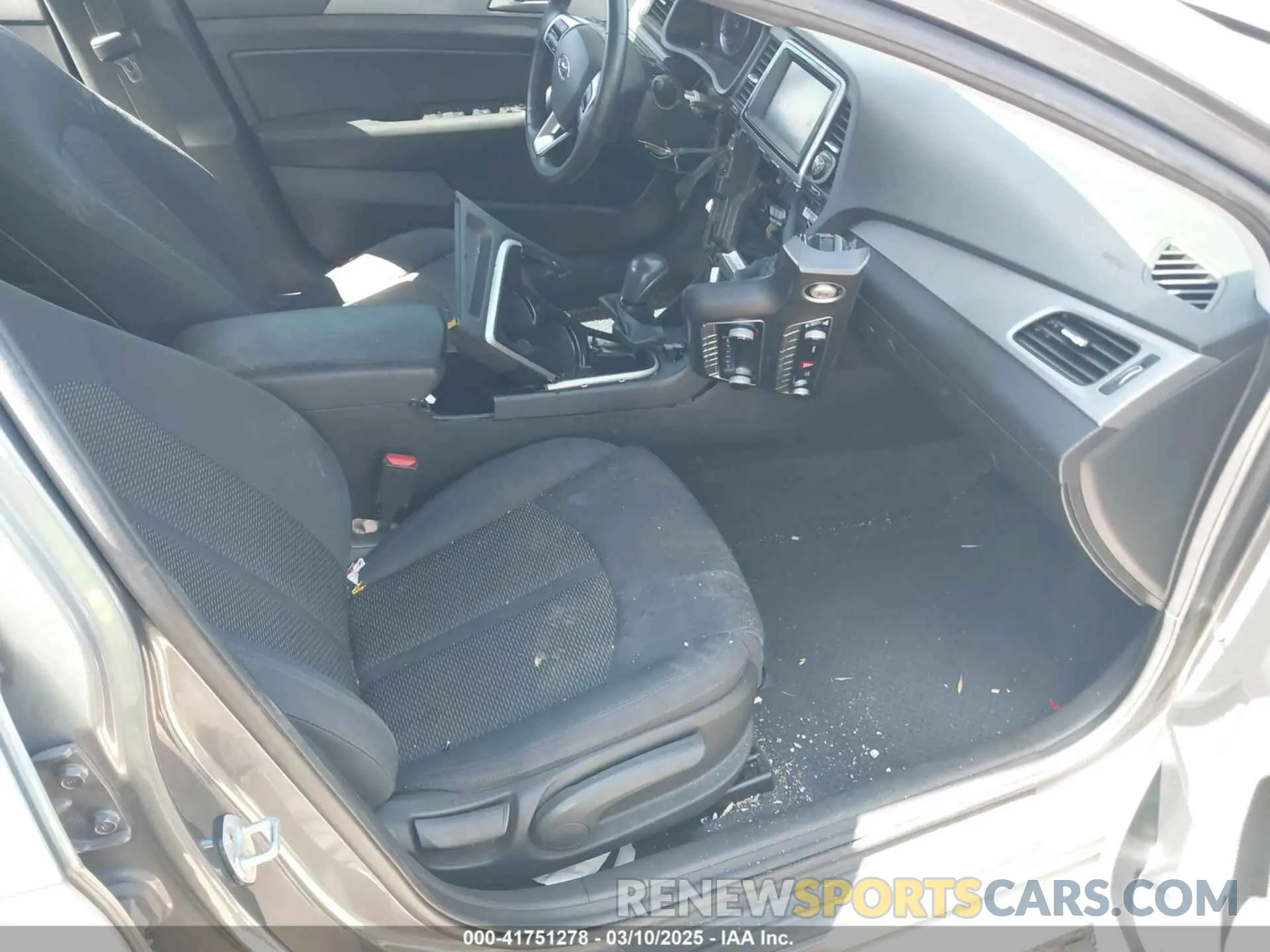 5 Photograph of a damaged car 5NPE34AF8KH751764 HYUNDAI SONATA 2019