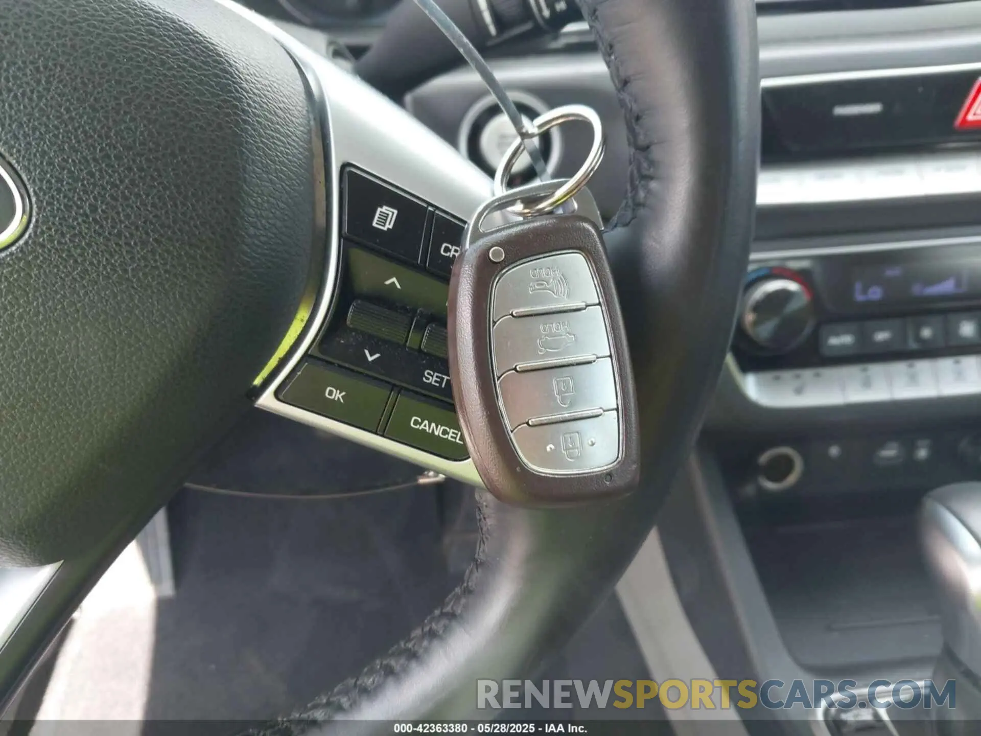 11 Photograph of a damaged car 5NPE34AF8KH762604 HYUNDAI SONATA 2019