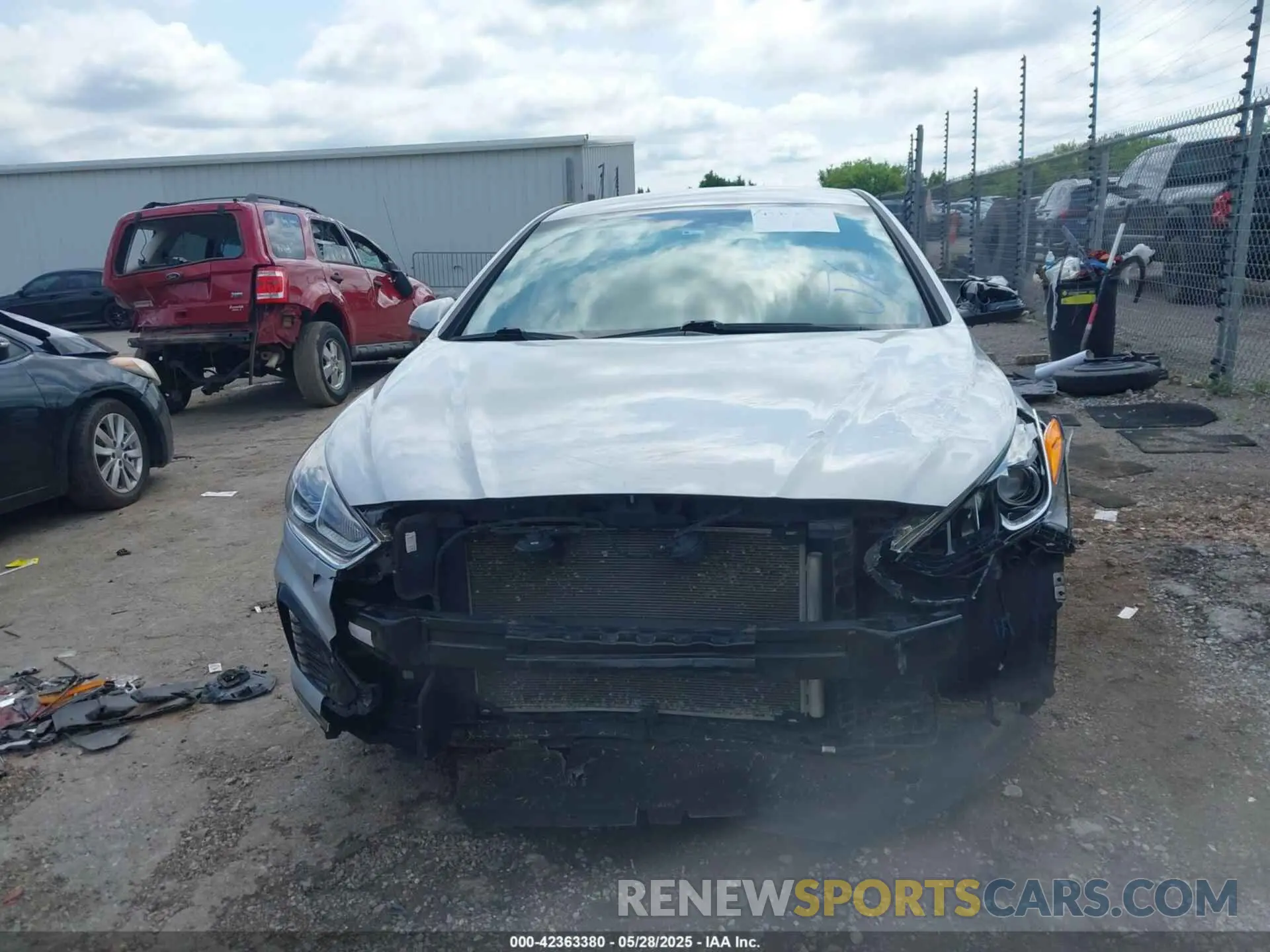 13 Photograph of a damaged car 5NPE34AF8KH762604 HYUNDAI SONATA 2019
