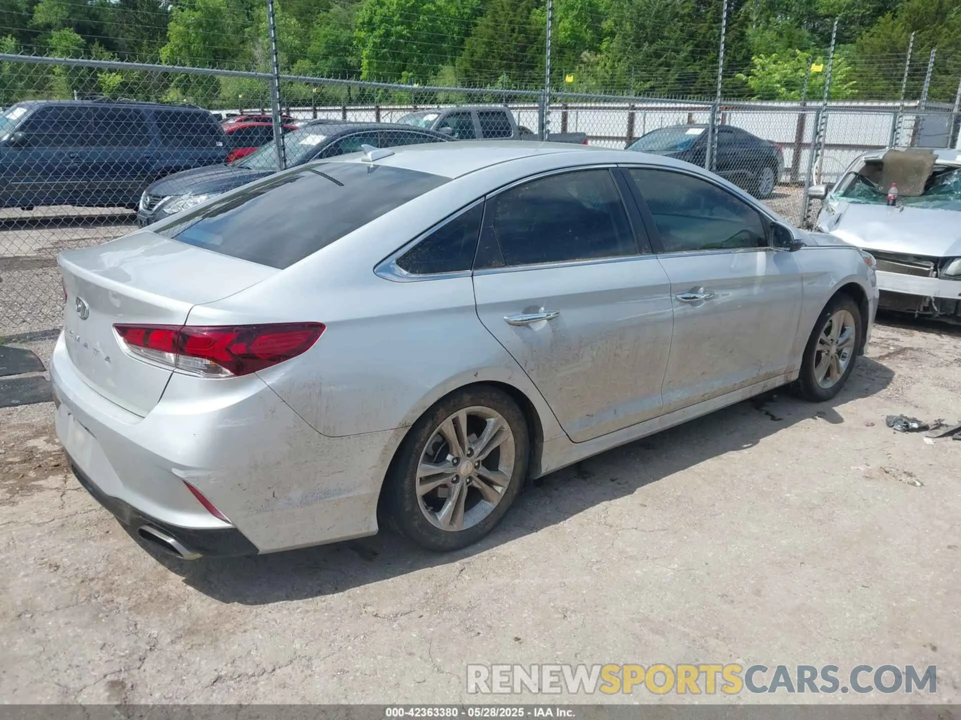 4 Photograph of a damaged car 5NPE34AF8KH762604 HYUNDAI SONATA 2019