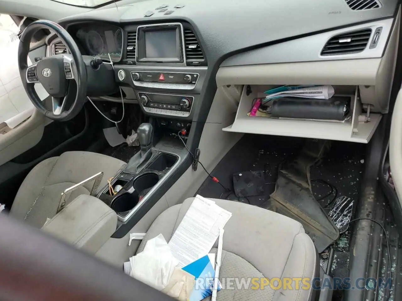 8 Photograph of a damaged car 5NPE34AF8KH770704 HYUNDAI SONATA 2019