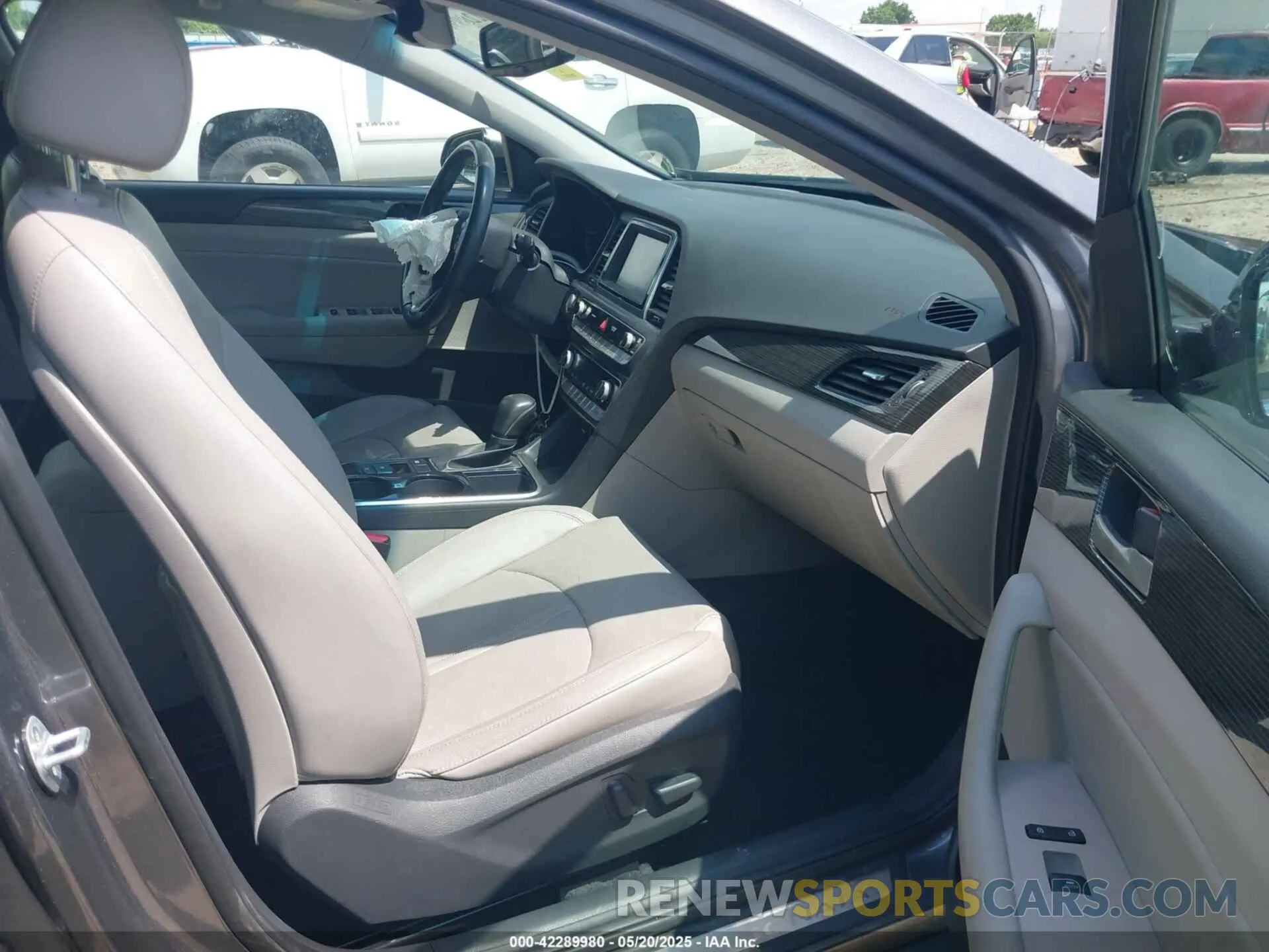 5 Photograph of a damaged car 5NPE34AF8KH798664 HYUNDAI SONATA 2019