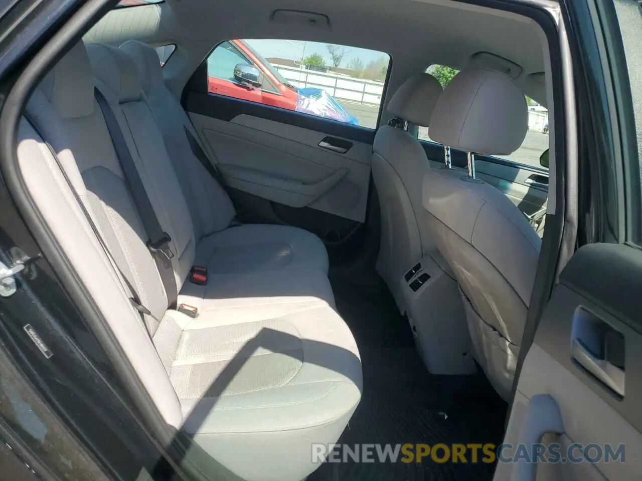 10 Photograph of a damaged car 5NPE34AF8KH802017 HYUNDAI SONATA 2019