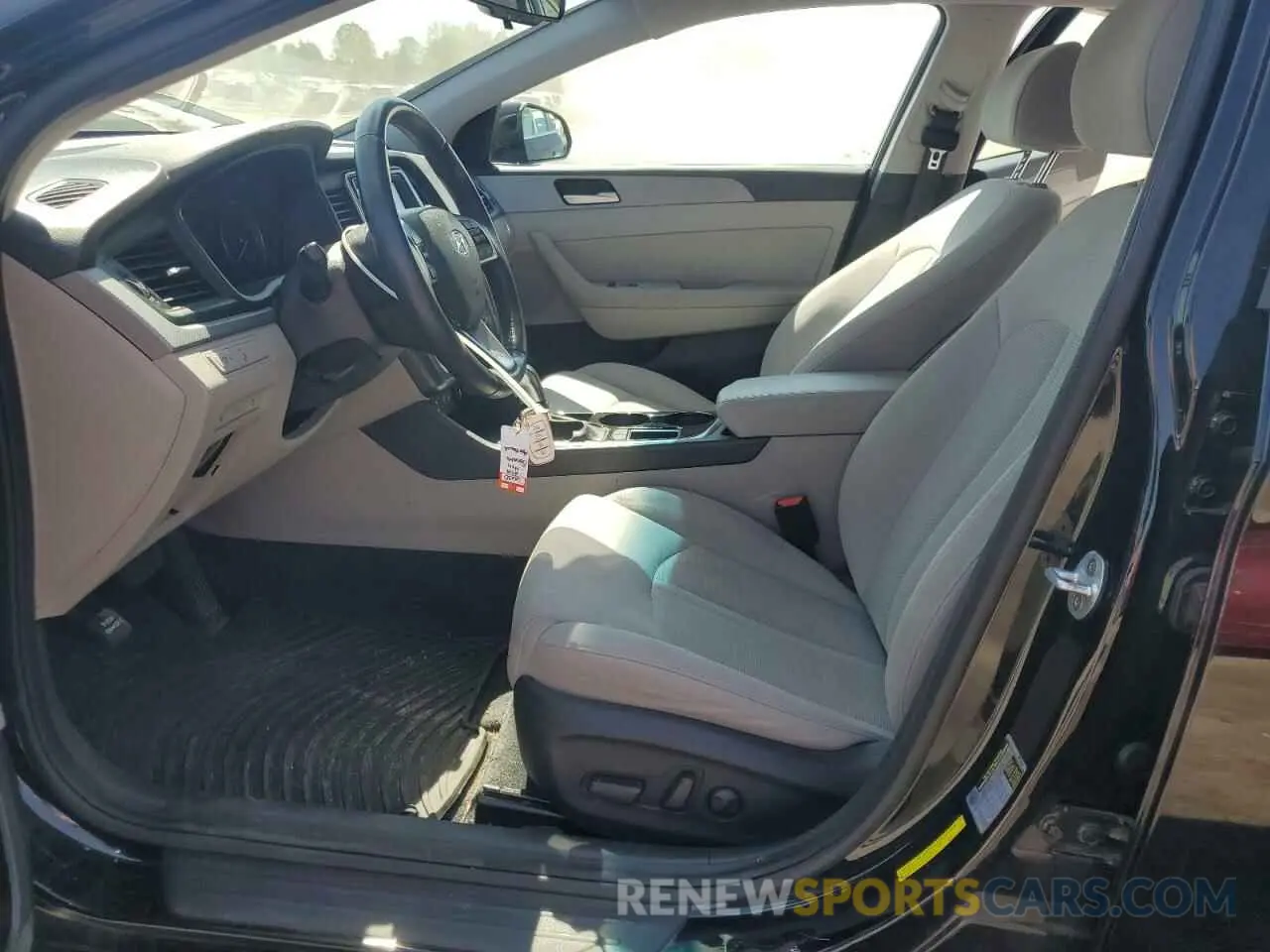 7 Photograph of a damaged car 5NPE34AF8KH802017 HYUNDAI SONATA 2019