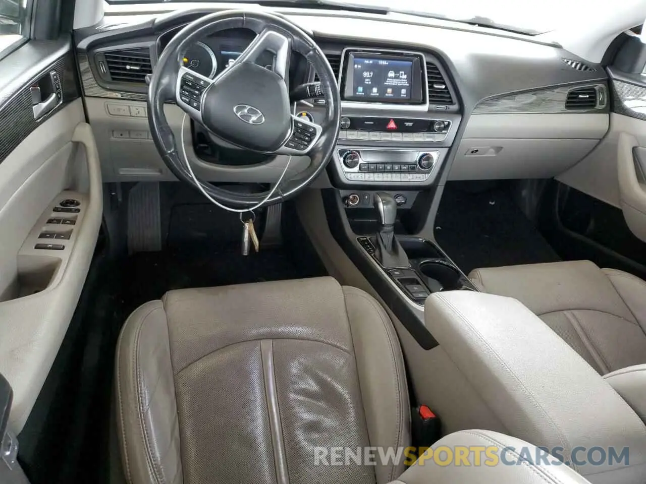 8 Photograph of a damaged car 5NPE34AF8KH803572 HYUNDAI SONATA 2019