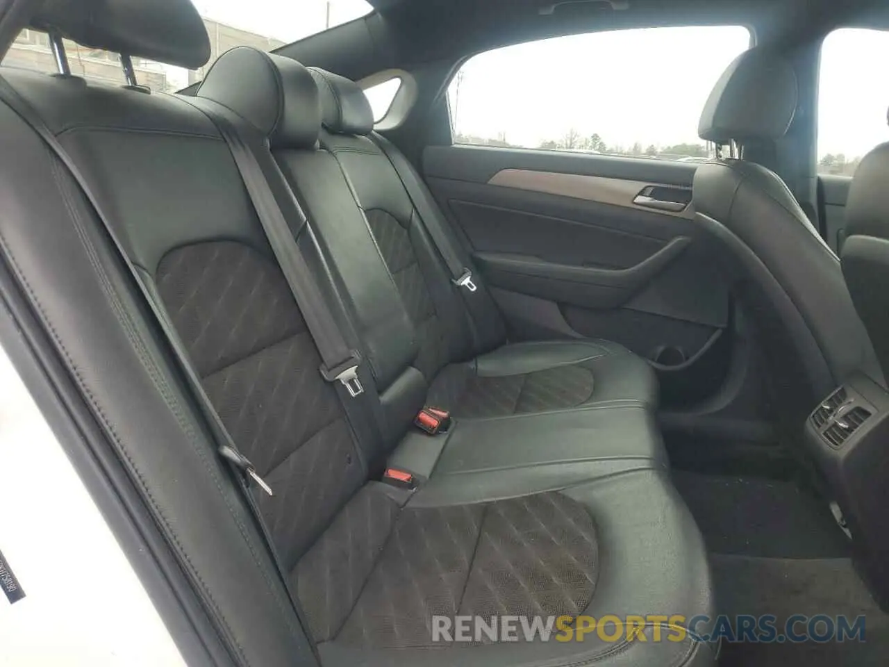 11 Photograph of a damaged car 5NPE34AF9KH758190 HYUNDAI SONATA 2019