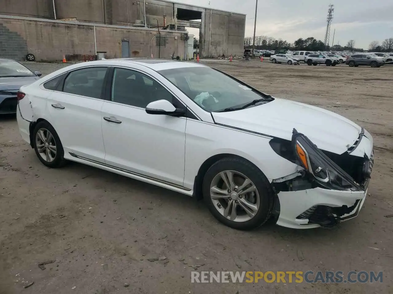 4 Photograph of a damaged car 5NPE34AF9KH758190 HYUNDAI SONATA 2019