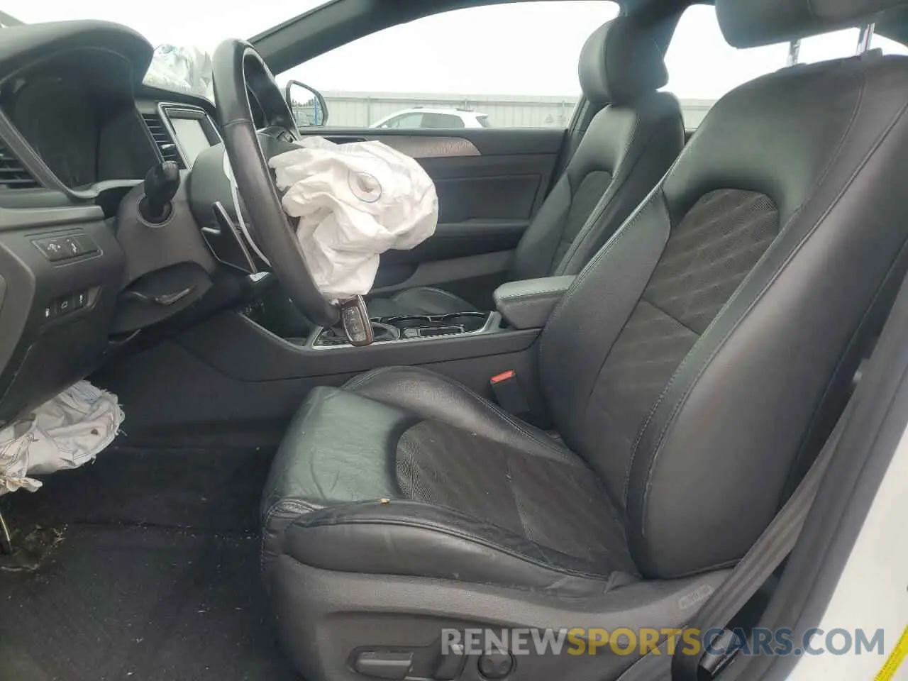 7 Photograph of a damaged car 5NPE34AF9KH758190 HYUNDAI SONATA 2019
