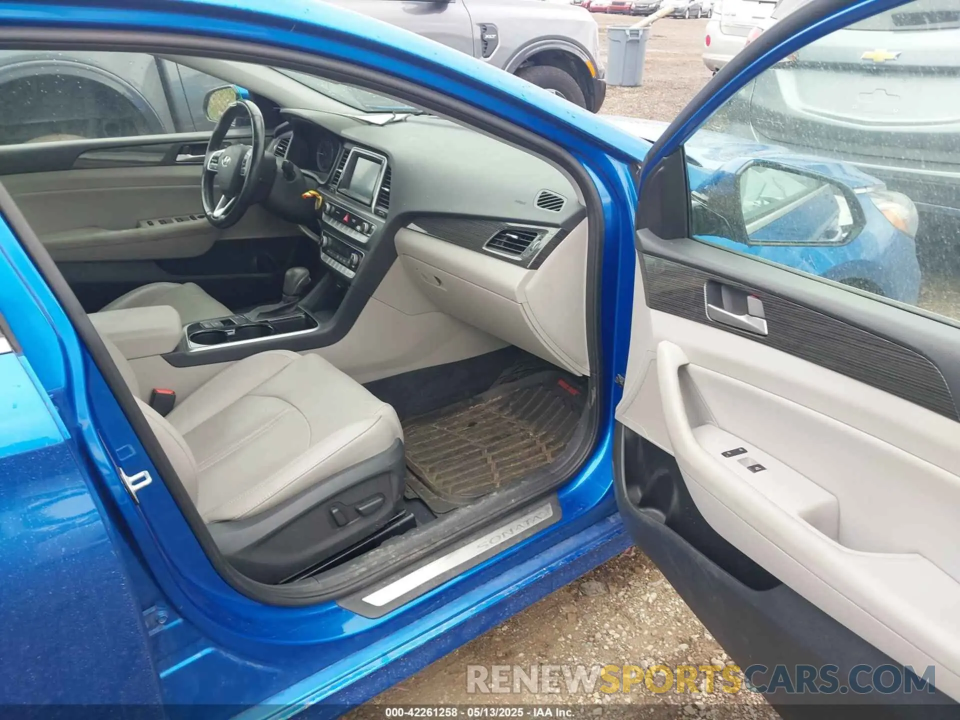 5 Photograph of a damaged car 5NPE34AF9KH776723 HYUNDAI SONATA 2019
