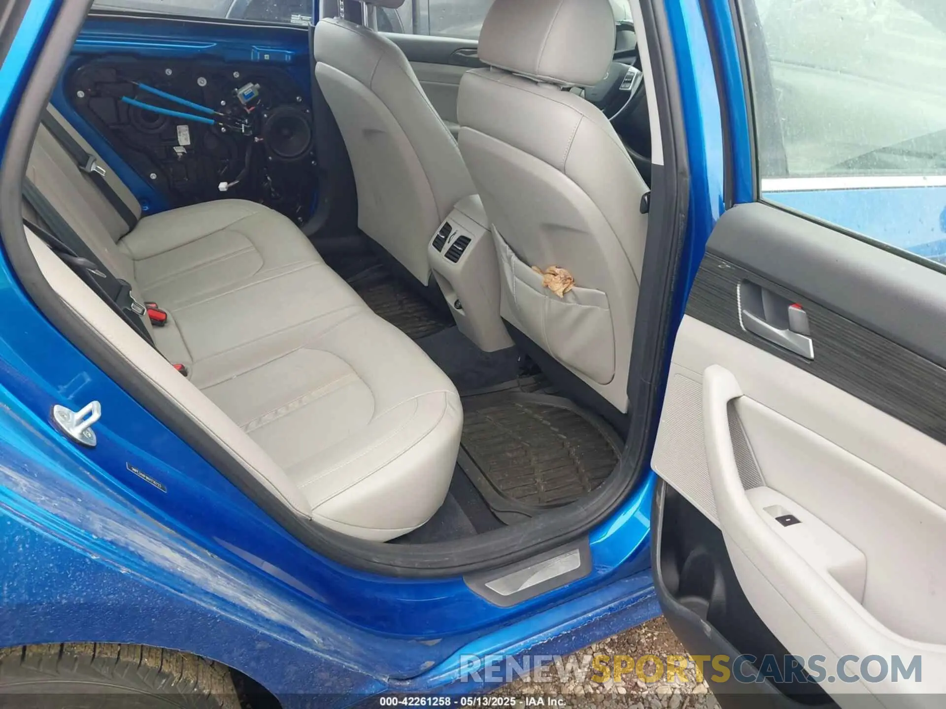 8 Photograph of a damaged car 5NPE34AF9KH776723 HYUNDAI SONATA 2019