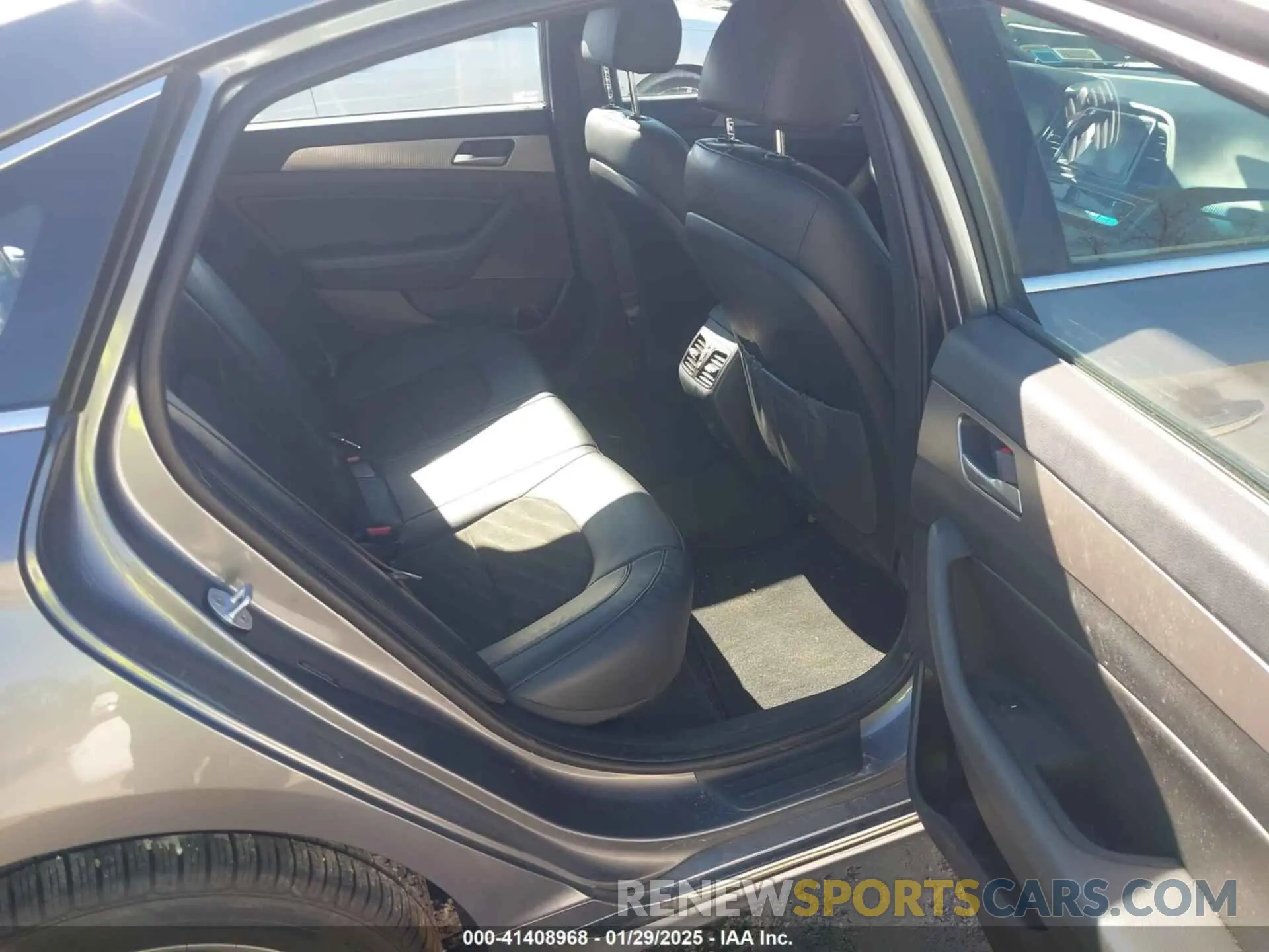 8 Photograph of a damaged car 5NPE34AF9KH795658 HYUNDAI SONATA 2019
