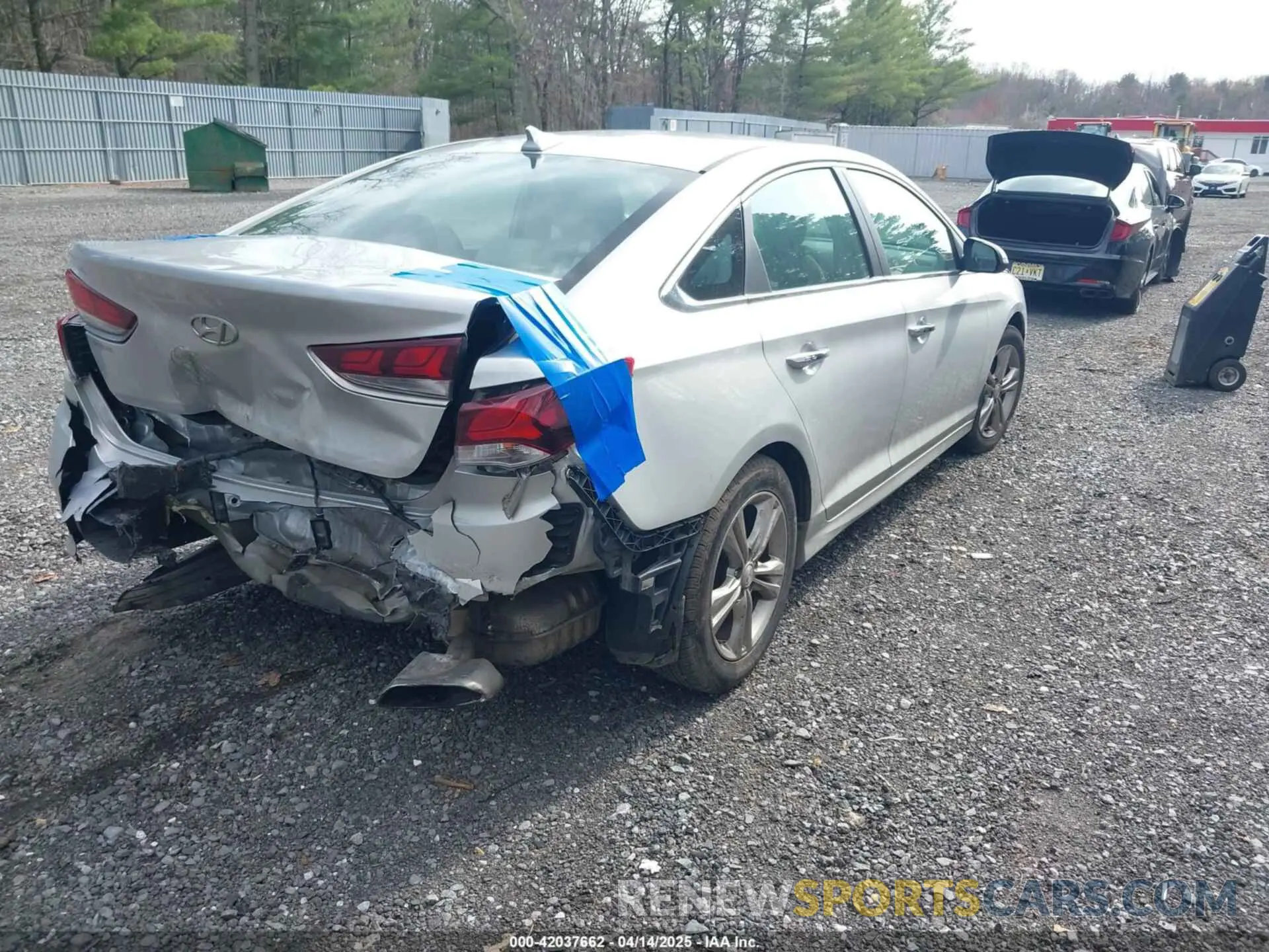 4 Photograph of a damaged car 5NPE34AF9KH812667 HYUNDAI SONATA 2019