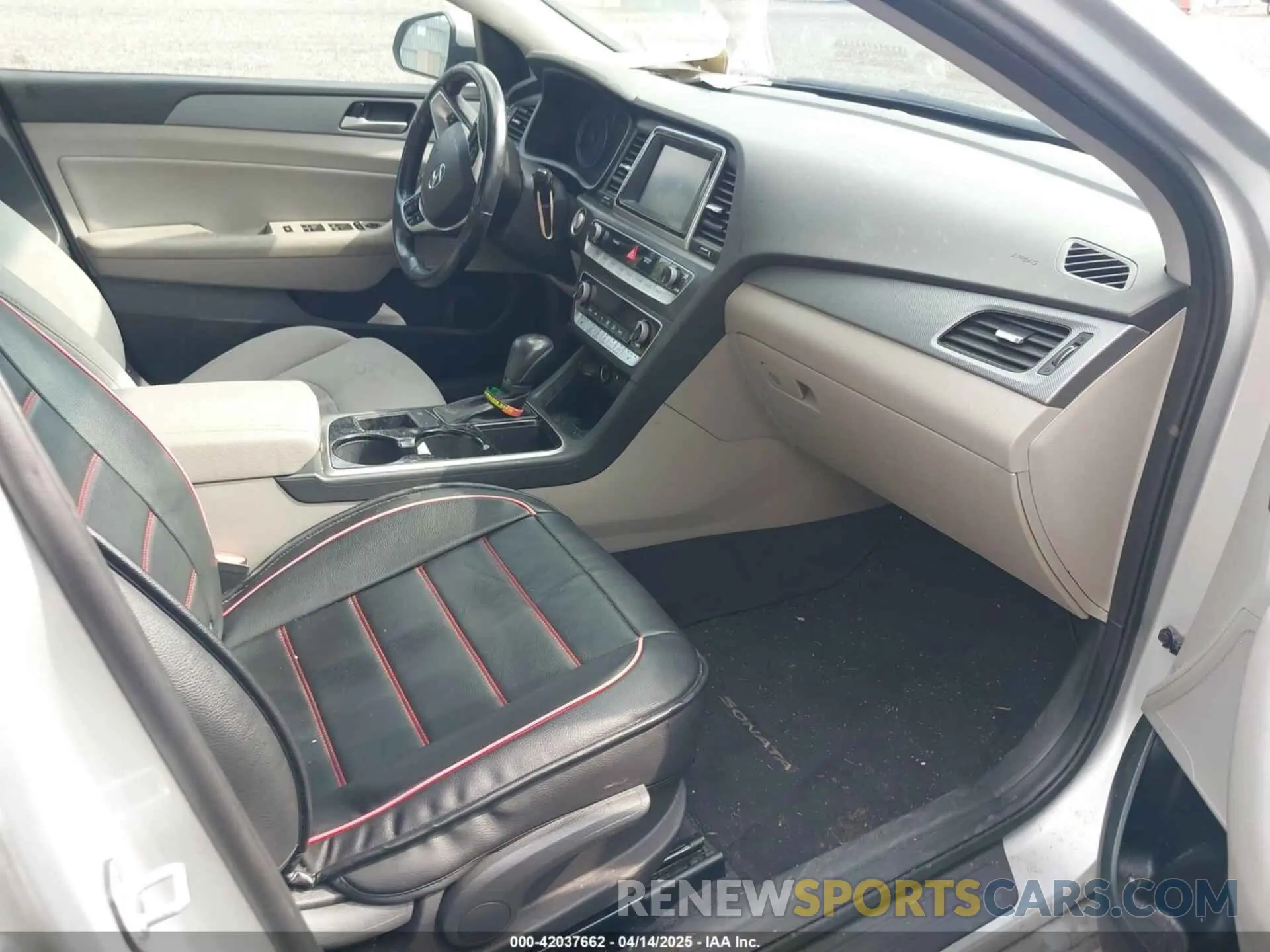 5 Photograph of a damaged car 5NPE34AF9KH812667 HYUNDAI SONATA 2019