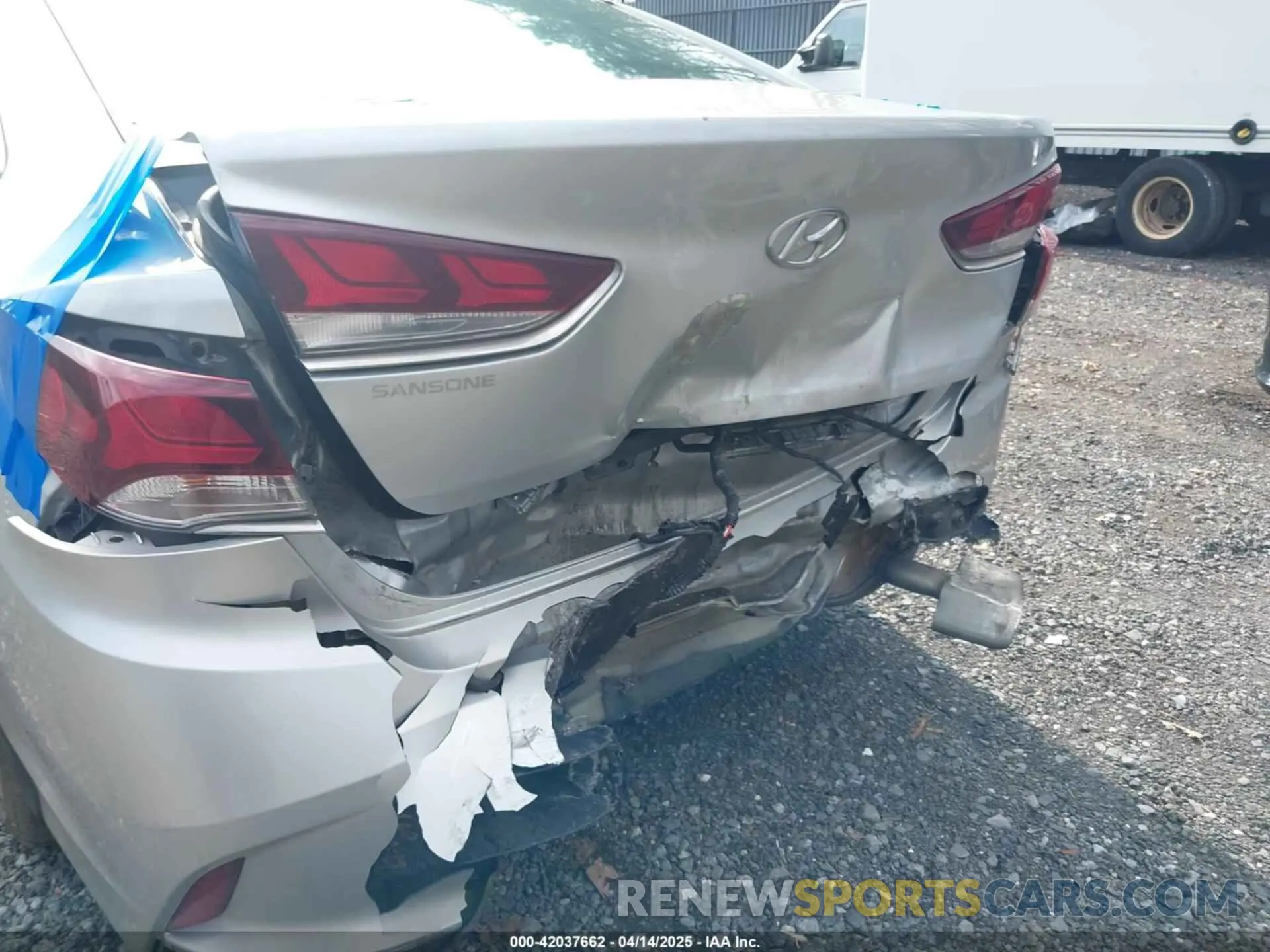 6 Photograph of a damaged car 5NPE34AF9KH812667 HYUNDAI SONATA 2019