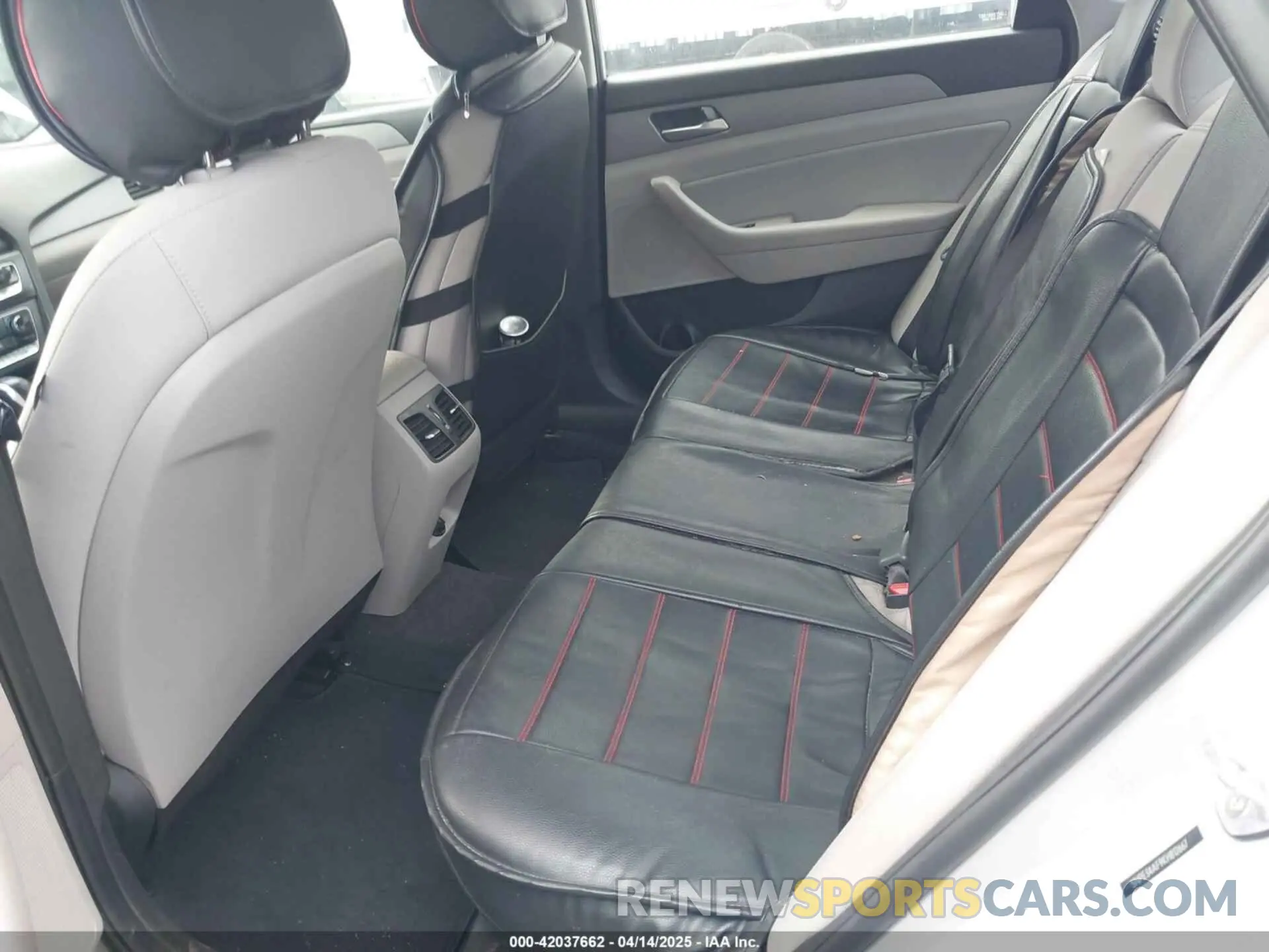8 Photograph of a damaged car 5NPE34AF9KH812667 HYUNDAI SONATA 2019