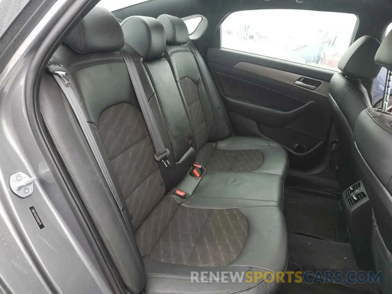 10 Photograph of a damaged car 5NPE34AF9KH814791 HYUNDAI SONATA 2019