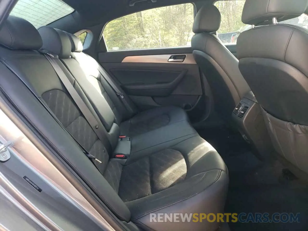 10 Photograph of a damaged car 5NPE34AF9KH815763 HYUNDAI SONATA 2019