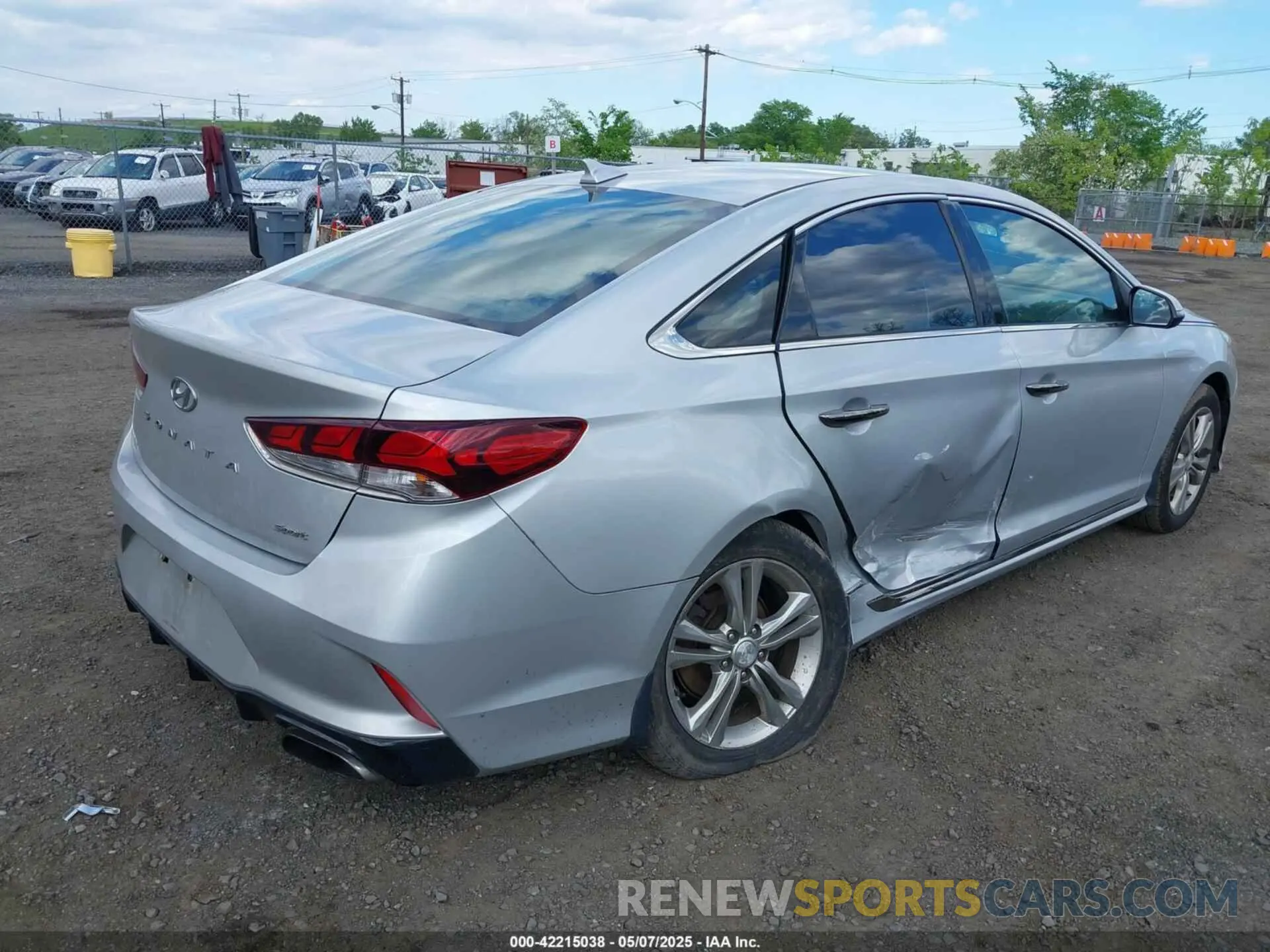 4 Photograph of a damaged car 5NPE34AFXKH740037 HYUNDAI SONATA 2019