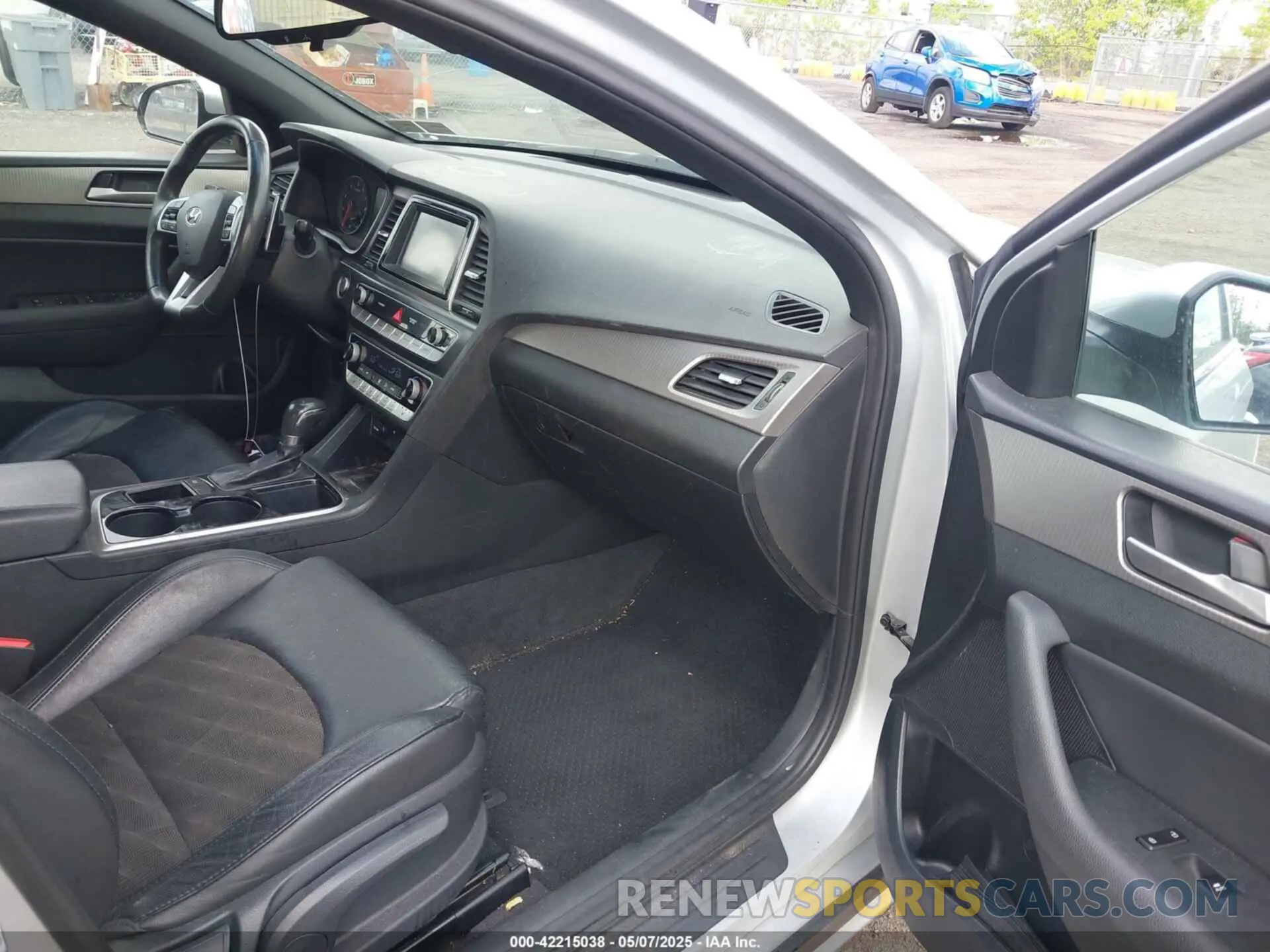 5 Photograph of a damaged car 5NPE34AFXKH740037 HYUNDAI SONATA 2019