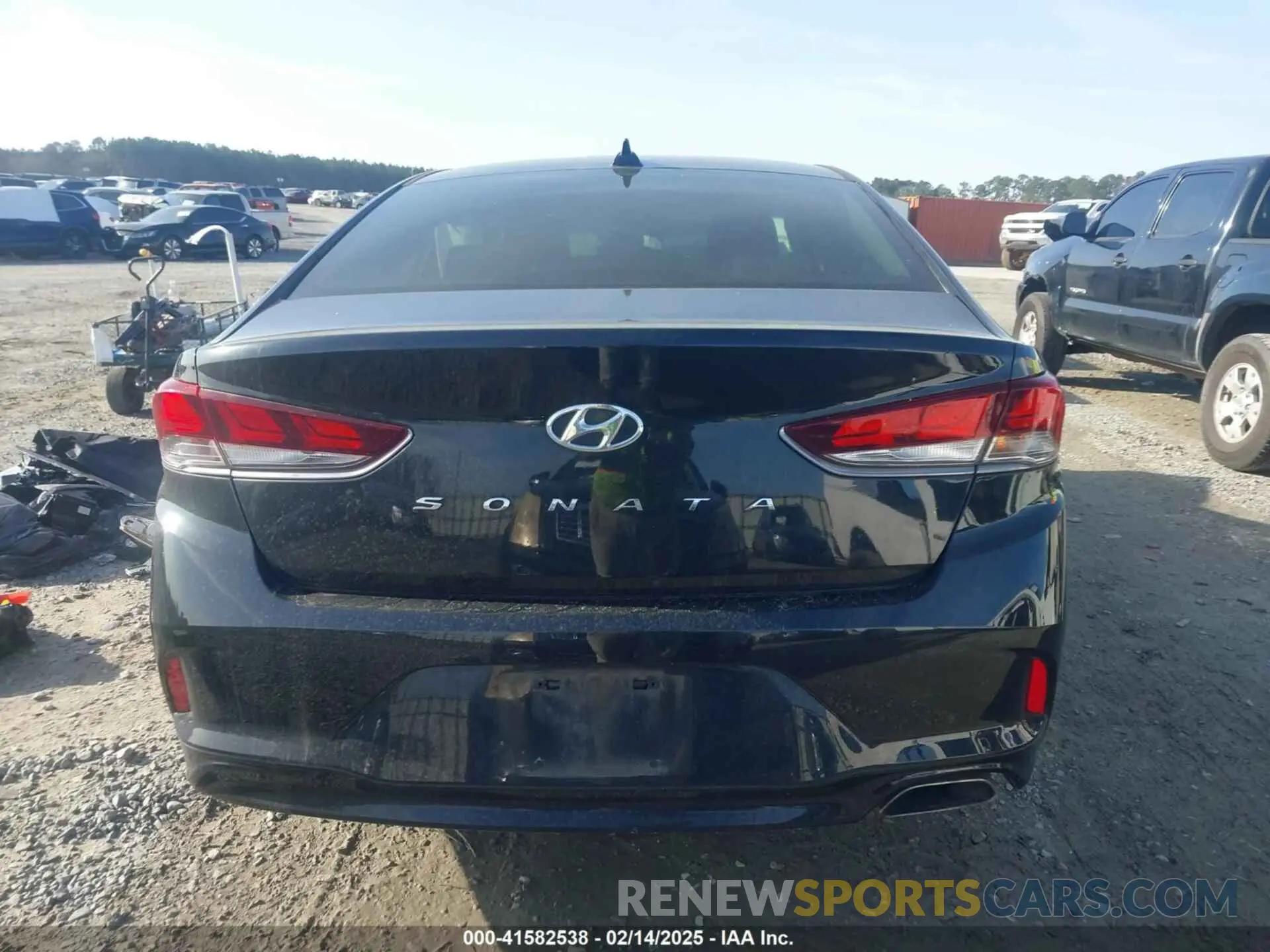 15 Photograph of a damaged car 5NPE34AFXKH761180 HYUNDAI SONATA 2019