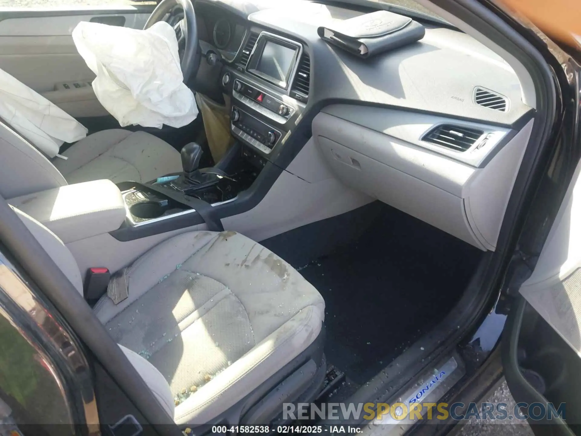 5 Photograph of a damaged car 5NPE34AFXKH761180 HYUNDAI SONATA 2019