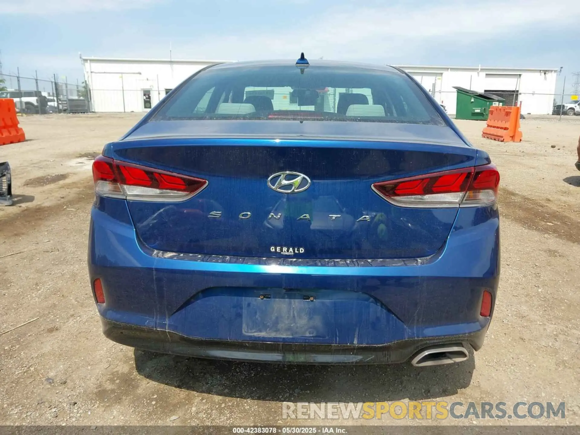 17 Photograph of a damaged car 5NPE34AFXKH761843 HYUNDAI SONATA 2019
