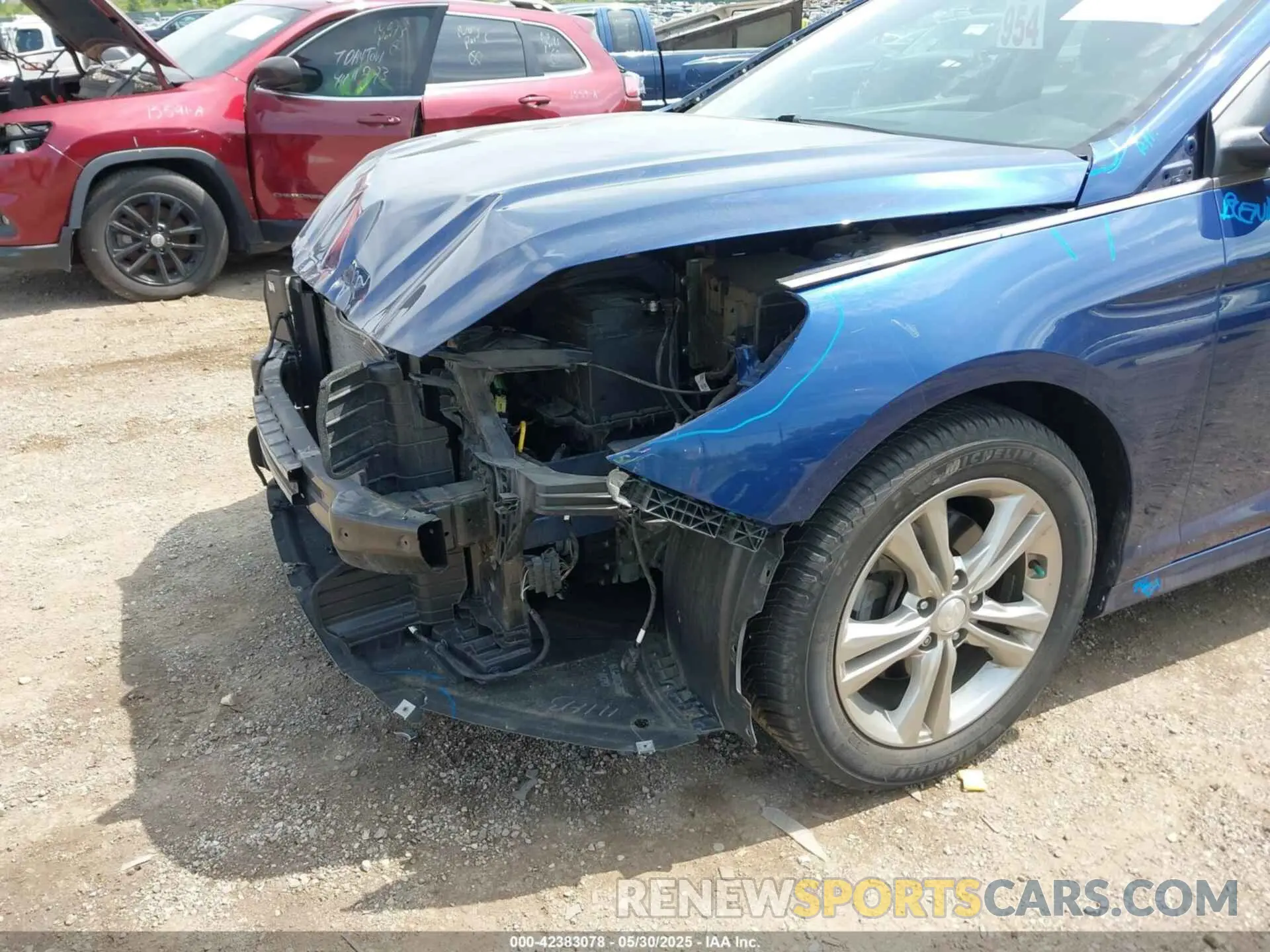18 Photograph of a damaged car 5NPE34AFXKH761843 HYUNDAI SONATA 2019