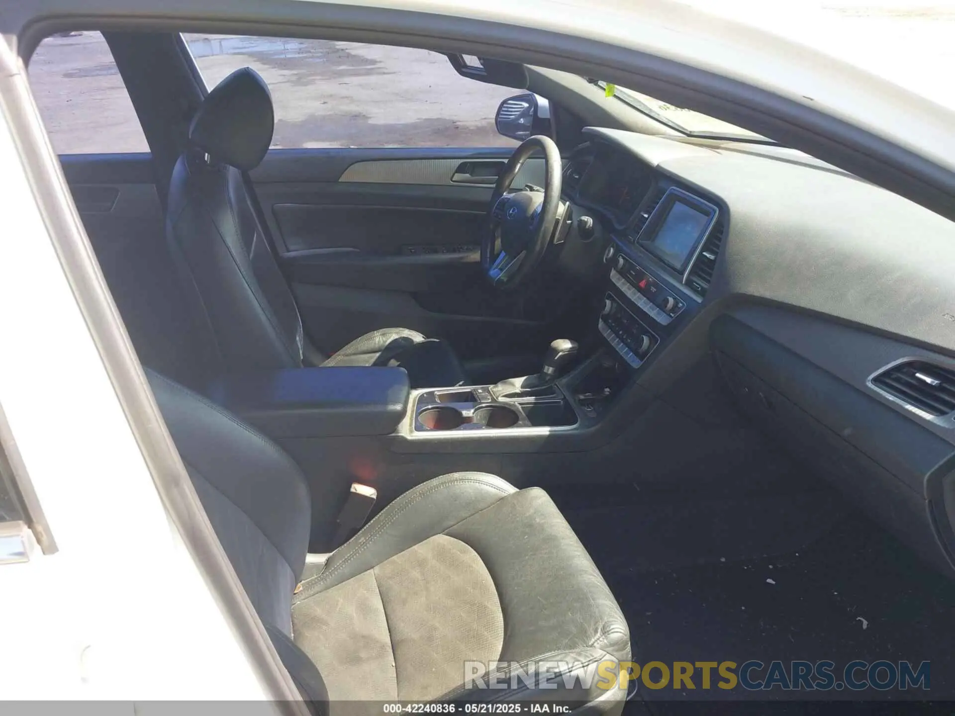 5 Photograph of a damaged car 5NPE34AFXKH774141 HYUNDAI SONATA 2019
