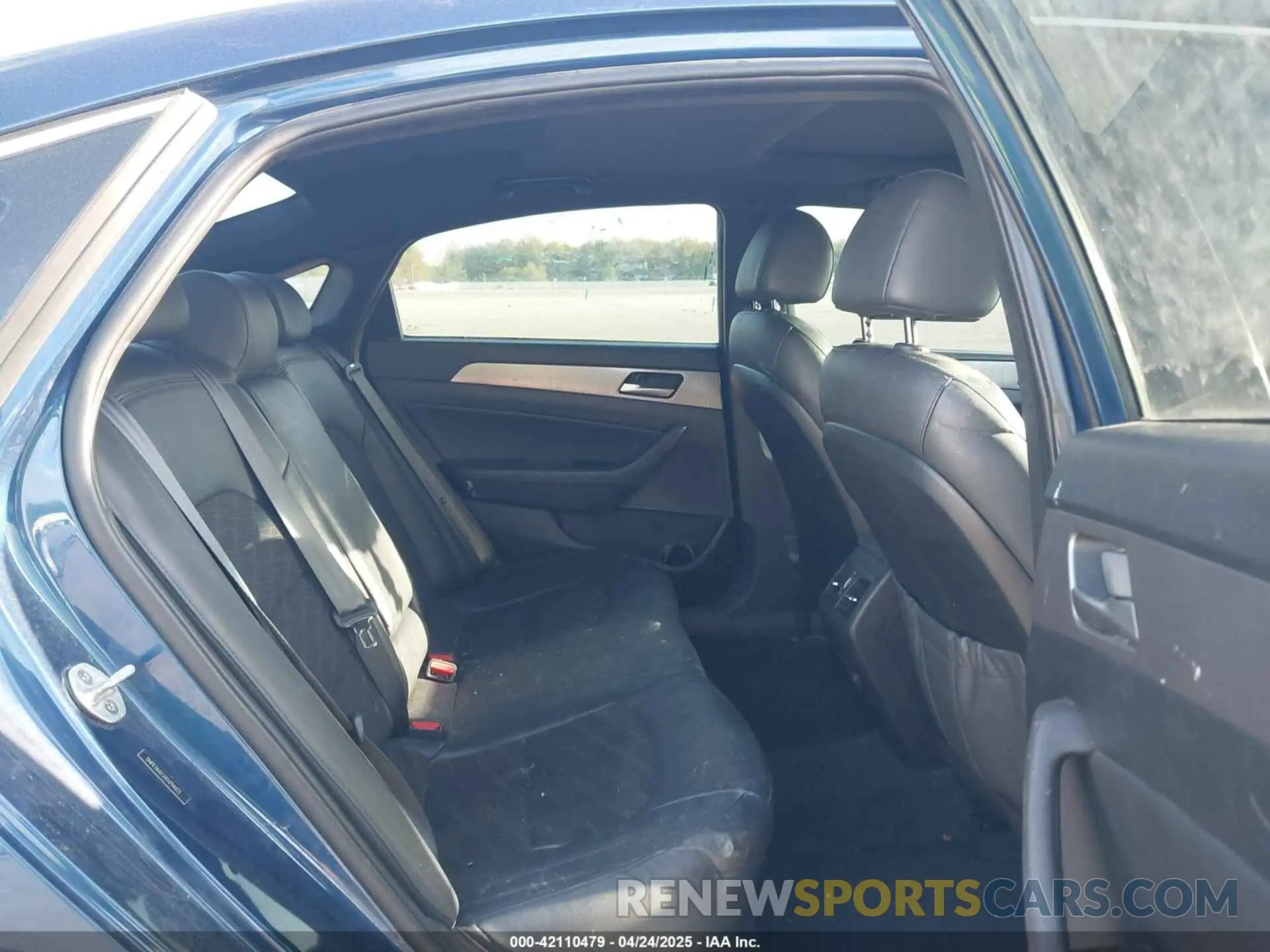 8 Photograph of a damaged car 5NPE34AFXKH794423 HYUNDAI SONATA 2019