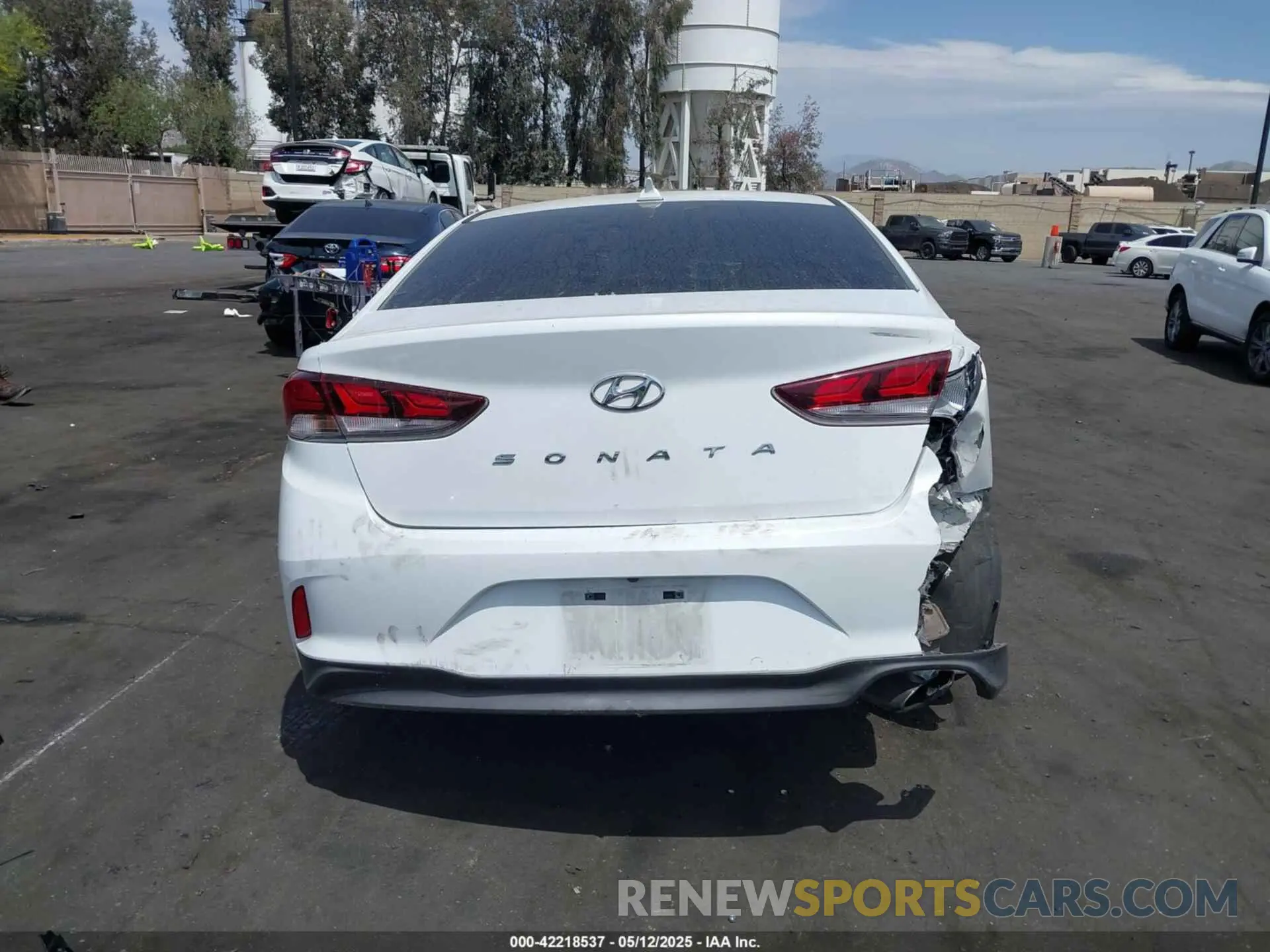 17 Photograph of a damaged car 5NPE34AFXKH804254 HYUNDAI SONATA 2019