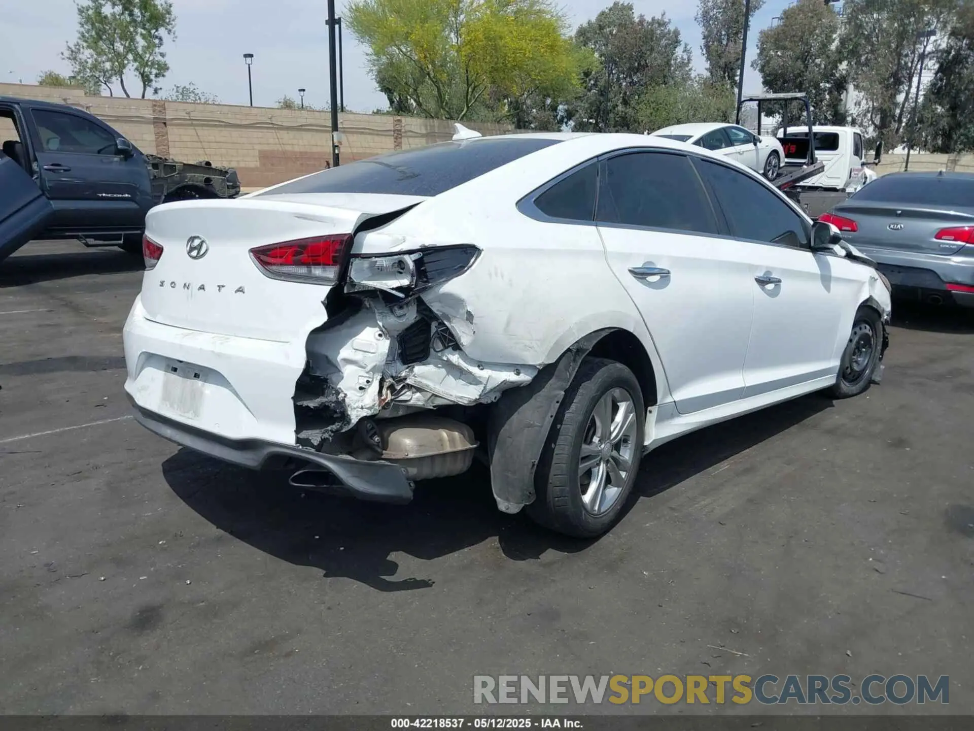 18 Photograph of a damaged car 5NPE34AFXKH804254 HYUNDAI SONATA 2019