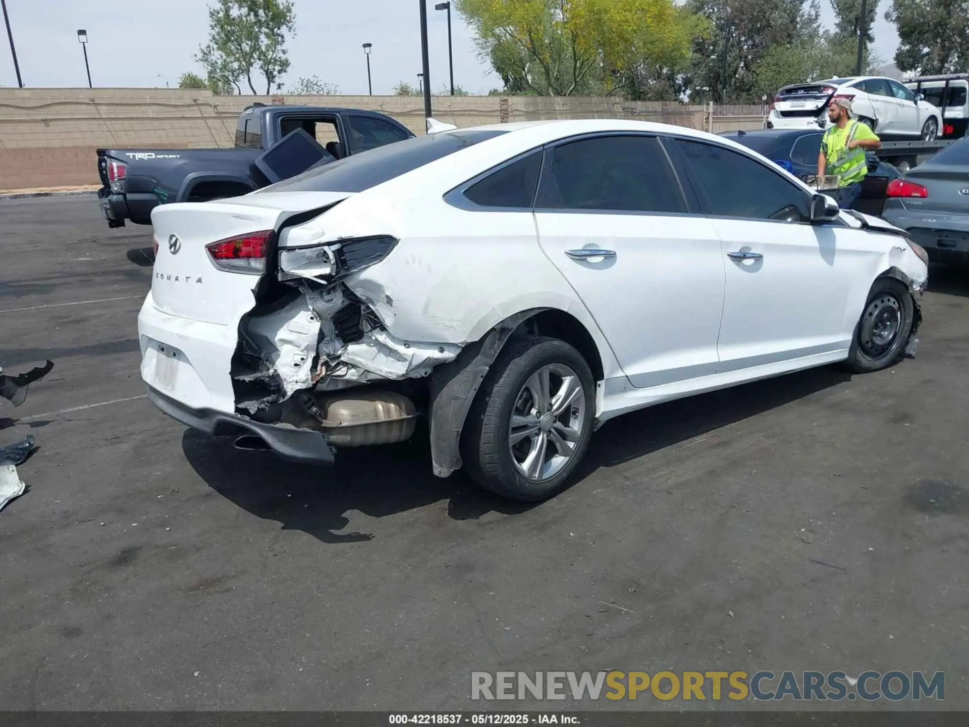 4 Photograph of a damaged car 5NPE34AFXKH804254 HYUNDAI SONATA 2019