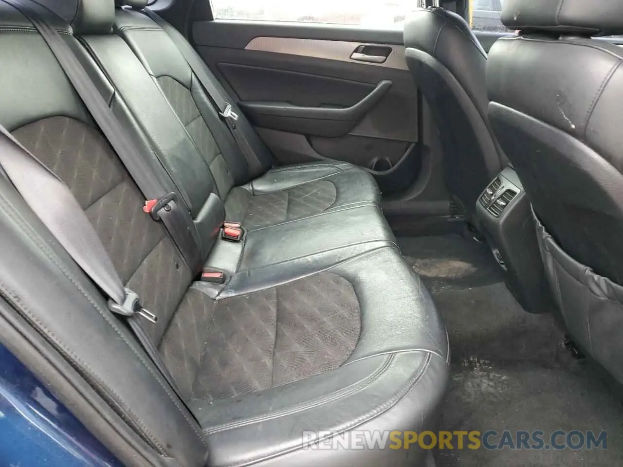 10 Photograph of a damaged car 5NPE34AFXKH815545 HYUNDAI SONATA 2019
