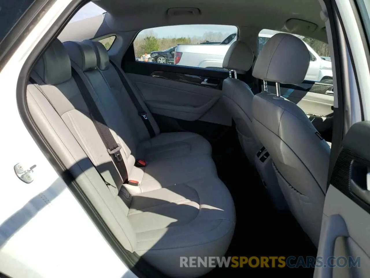 10 Photograph of a damaged car KMHE54L2XKA093579 HYUNDAI SONATA 2019