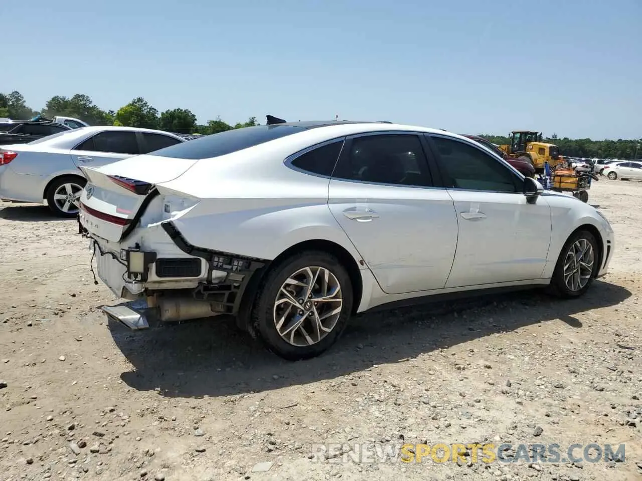 3 Photograph of a damaged car 5NPEF4JA0LH028116 HYUNDAI SONATA 2020
