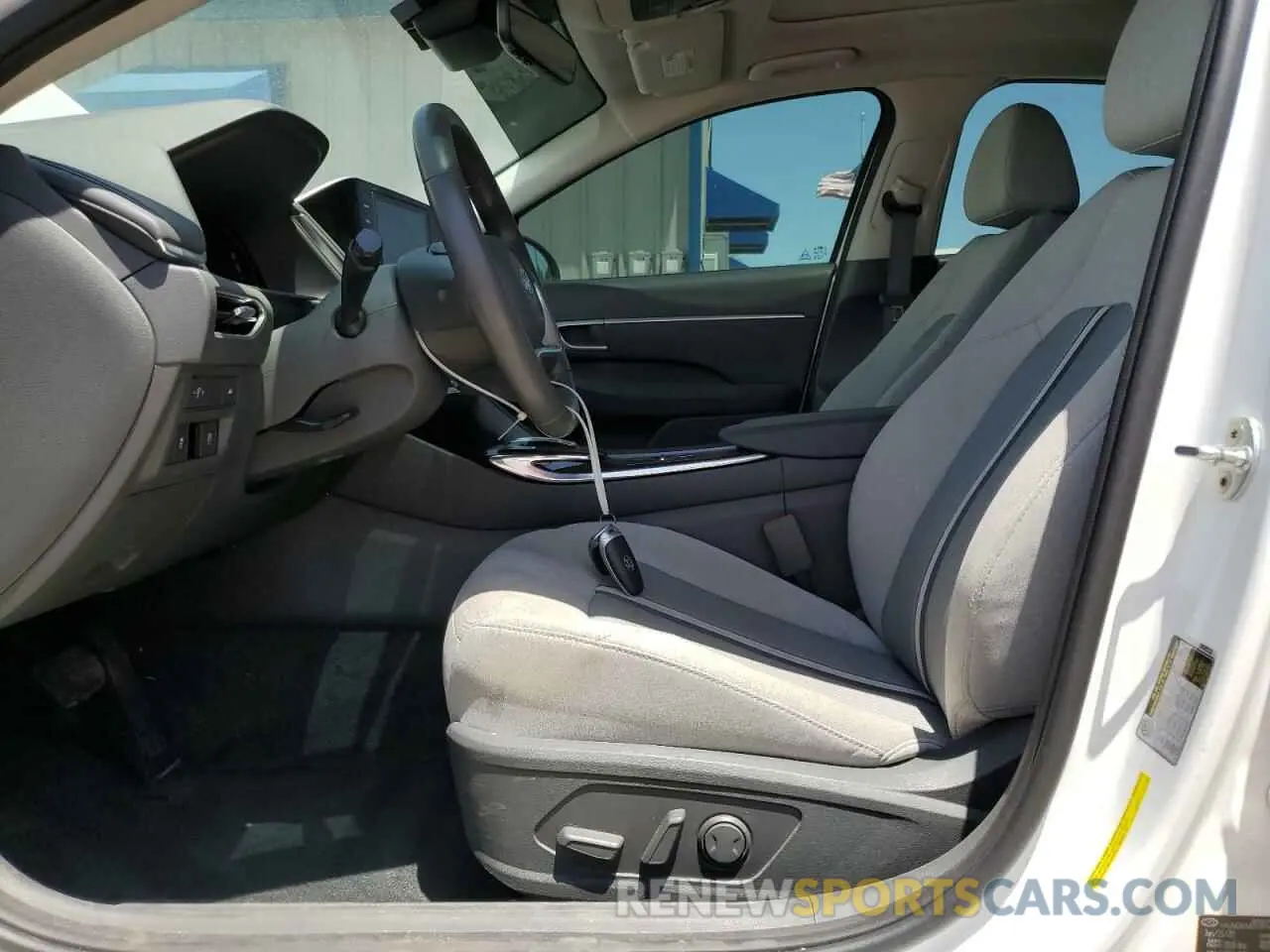 7 Photograph of a damaged car 5NPEF4JA0LH028116 HYUNDAI SONATA 2020