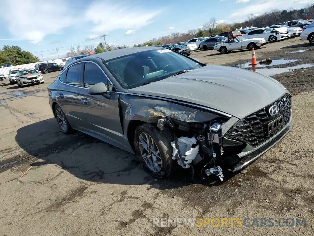 4 Photograph of a damaged car 5NPEF4JA0LH033137 HYUNDAI SONATA 2020