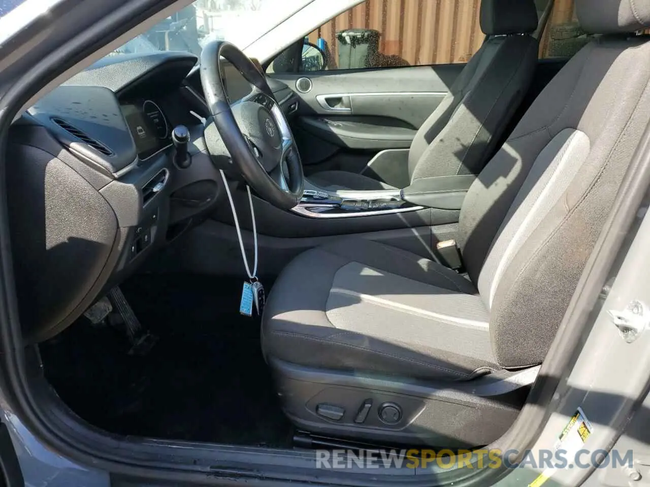 7 Photograph of a damaged car 5NPEF4JA0LH033137 HYUNDAI SONATA 2020