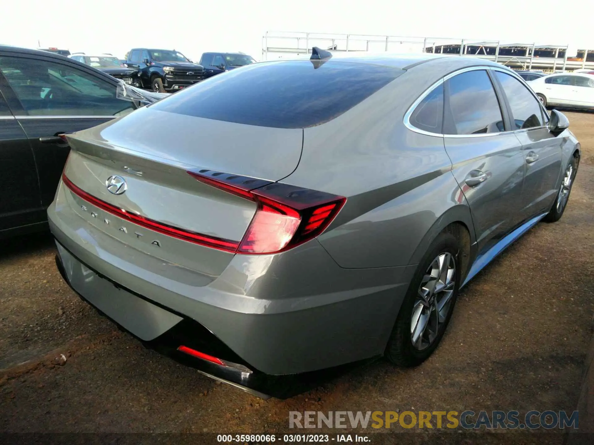 4 Photograph of a damaged car 5NPEF4JA0LH034840 HYUNDAI SONATA 2020