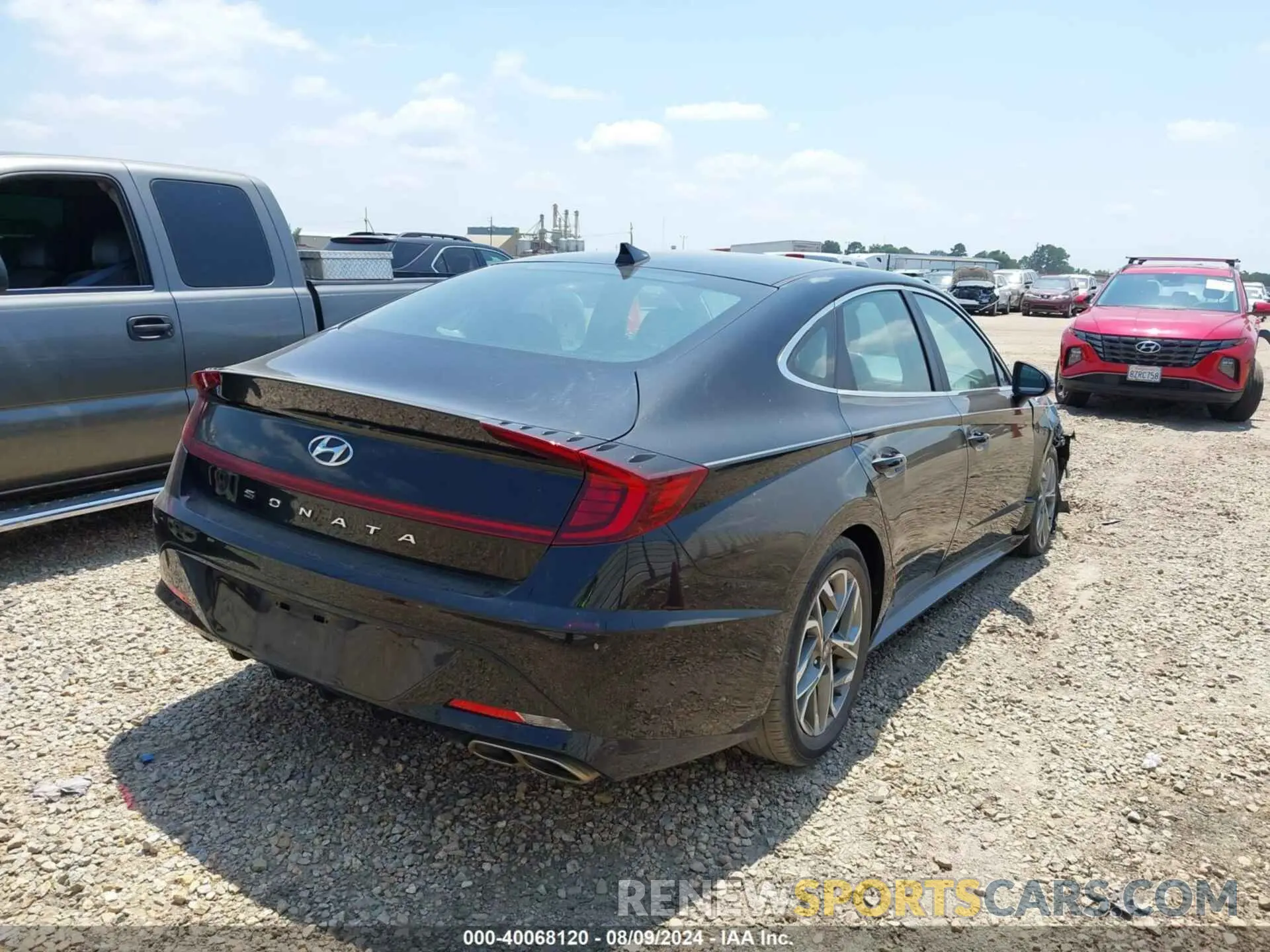 4 Photograph of a damaged car 5NPEF4JA0LH043280 HYUNDAI SONATA 2020