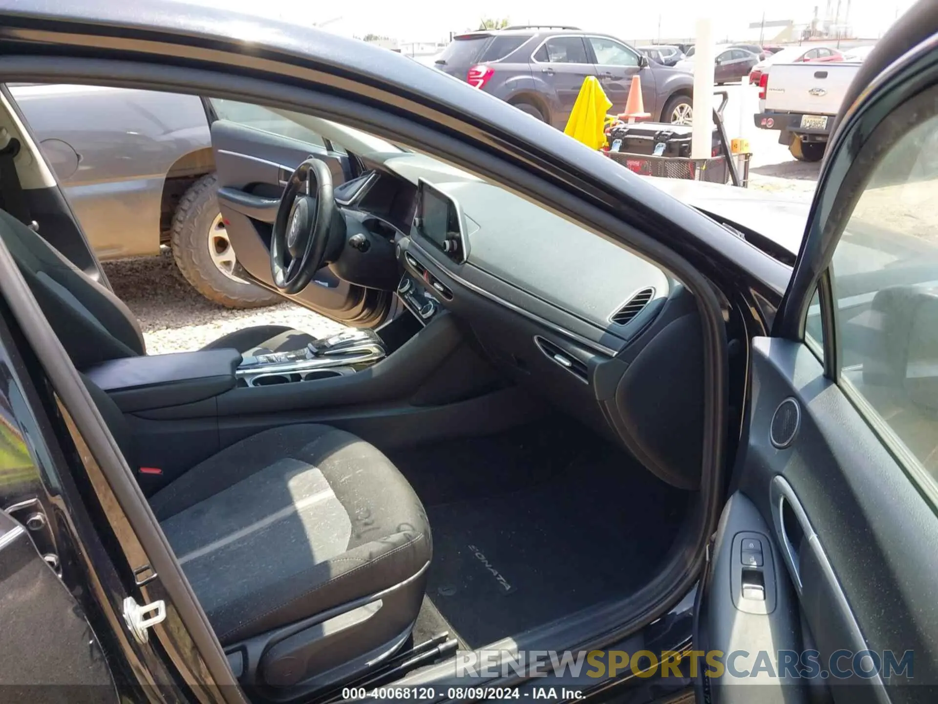 5 Photograph of a damaged car 5NPEF4JA0LH043280 HYUNDAI SONATA 2020